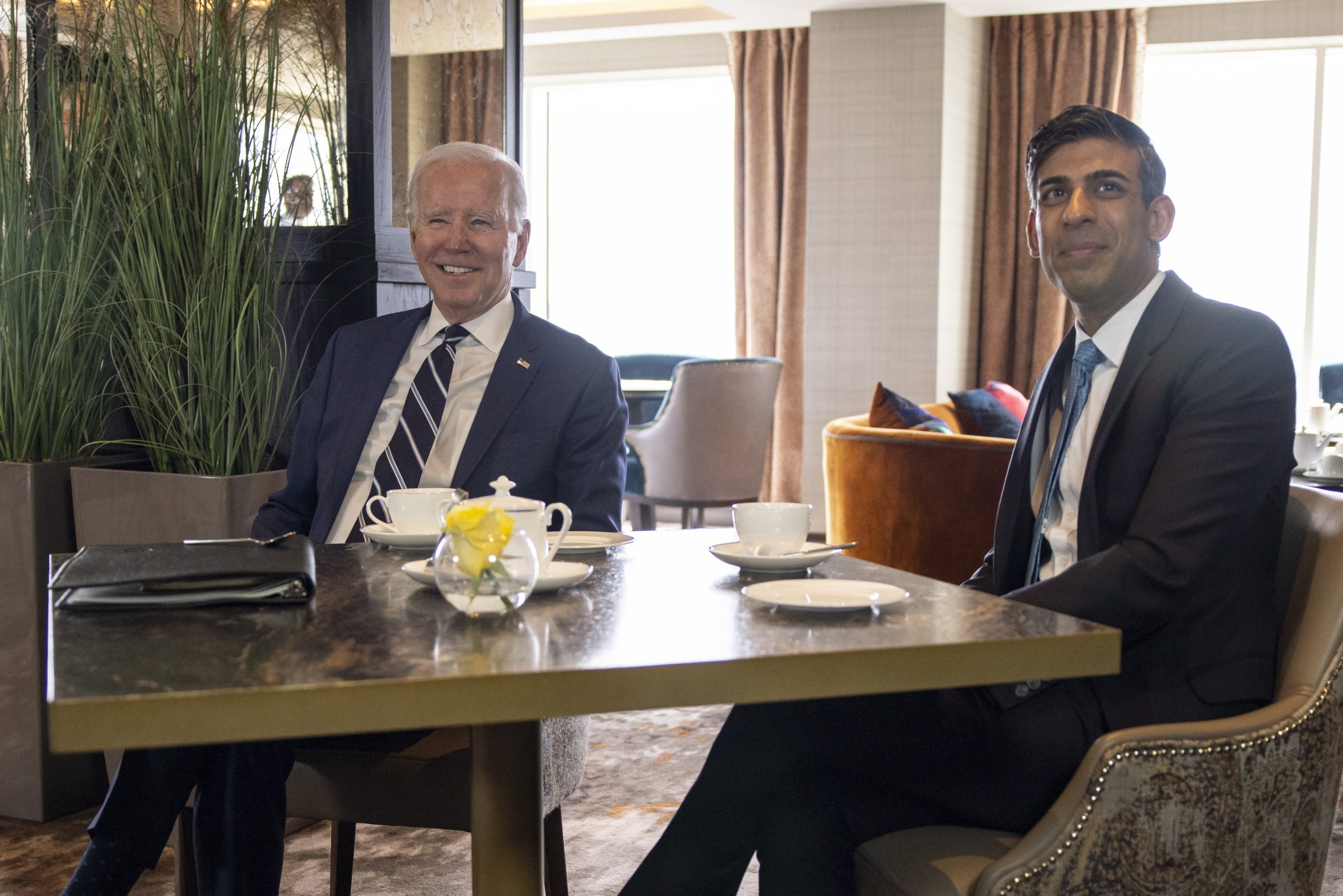 Rishi Sunak quer desenvolver relações “próximas e francas” com Joe Biden