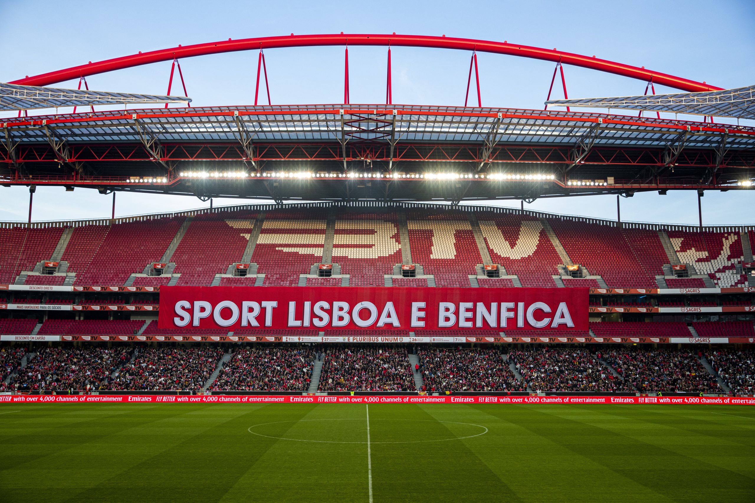 Benfica. CMVM investiga “infrações” e alerta investidores da SAD