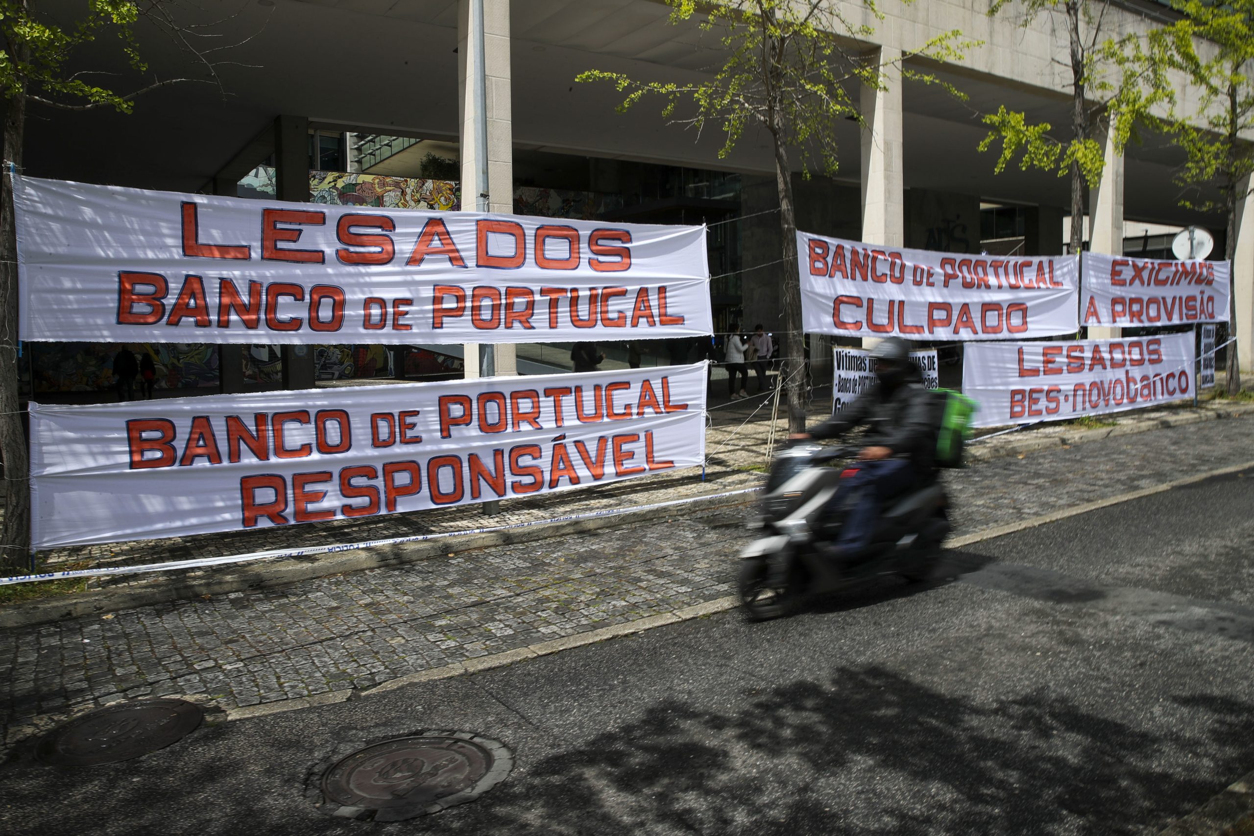 “Não estou a pedir dinheiro, quero o meu dinheiro”. Luso-venezuelanos pedem ao Governo português soluções urgentes para lesados