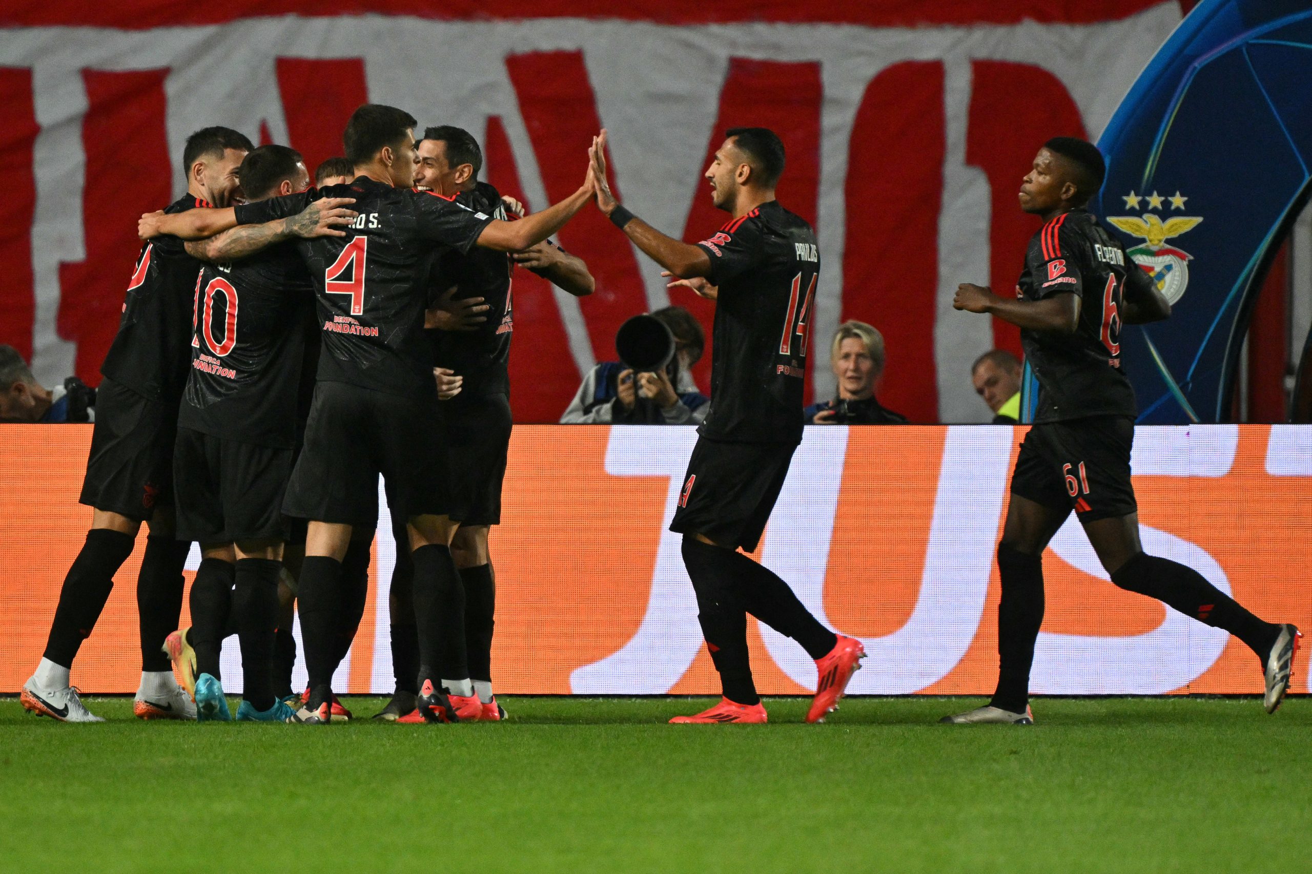 Benfica estreia-se a vencer na Champions League frente ao Estrela Vermelha
