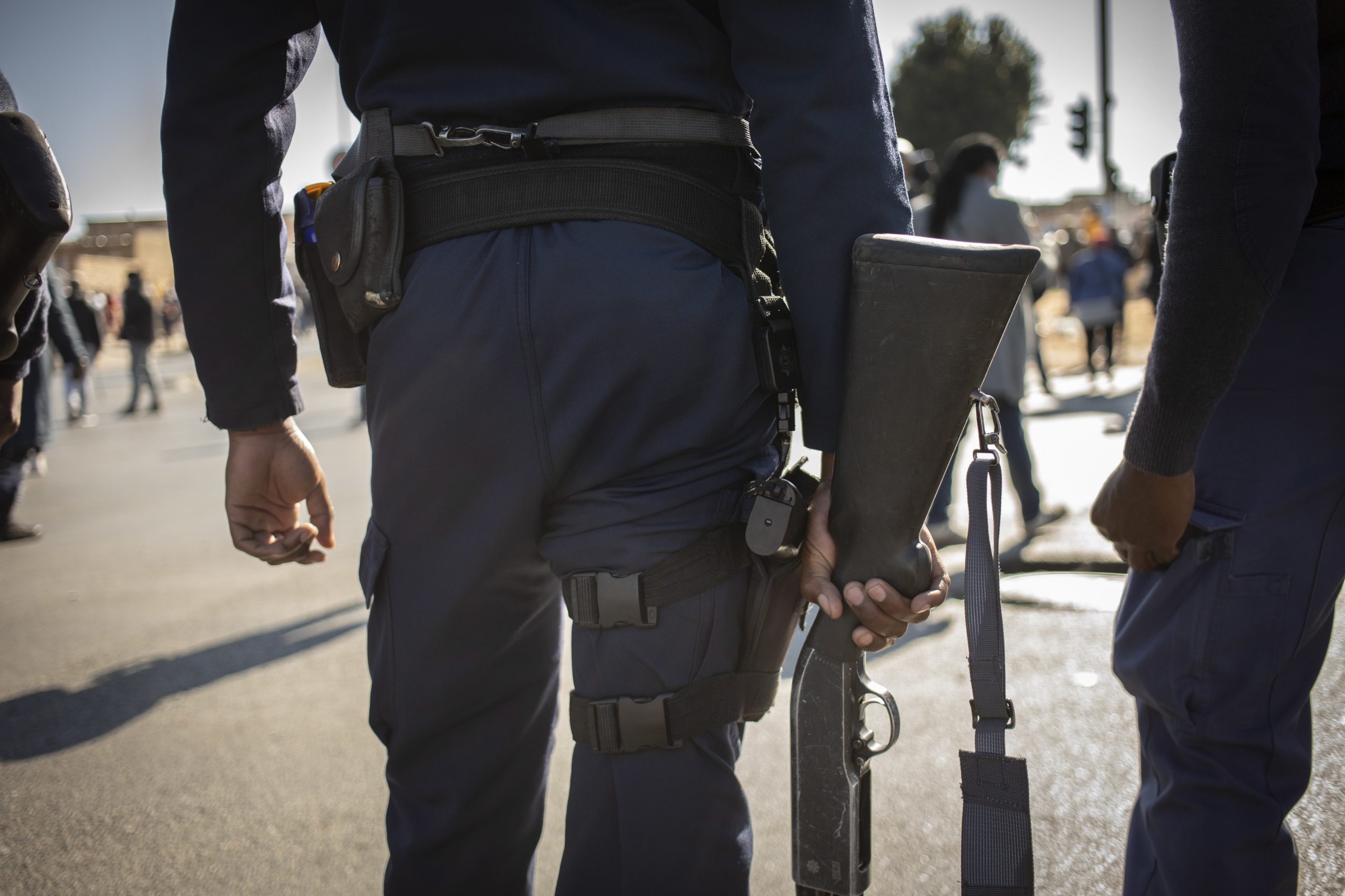 Tiroteio entre polícia e assaltantes faz nove mortos e três feridos em Joanesburgo