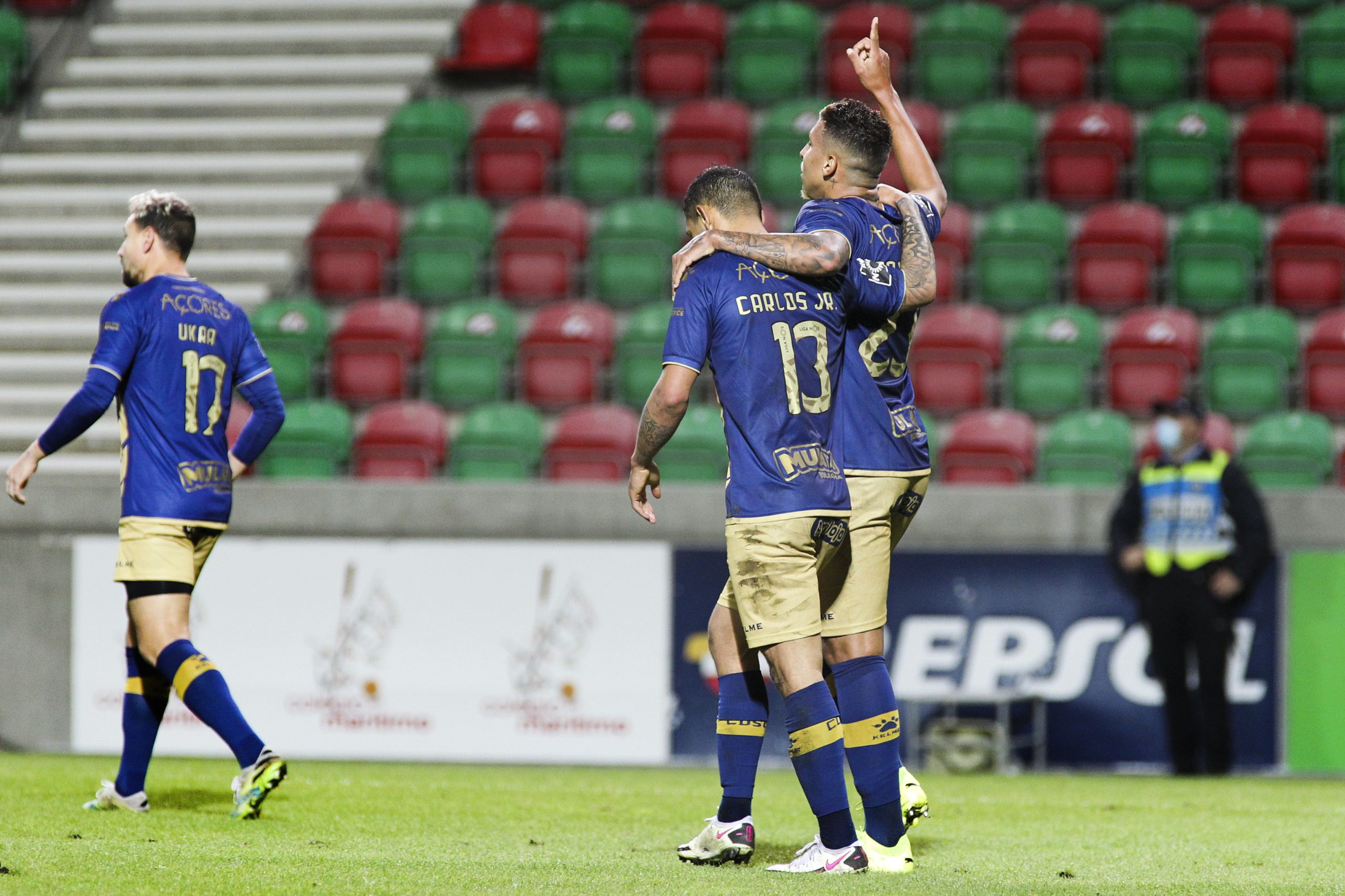 Santa Clara dá a volta ao resultado e vence Marítimo