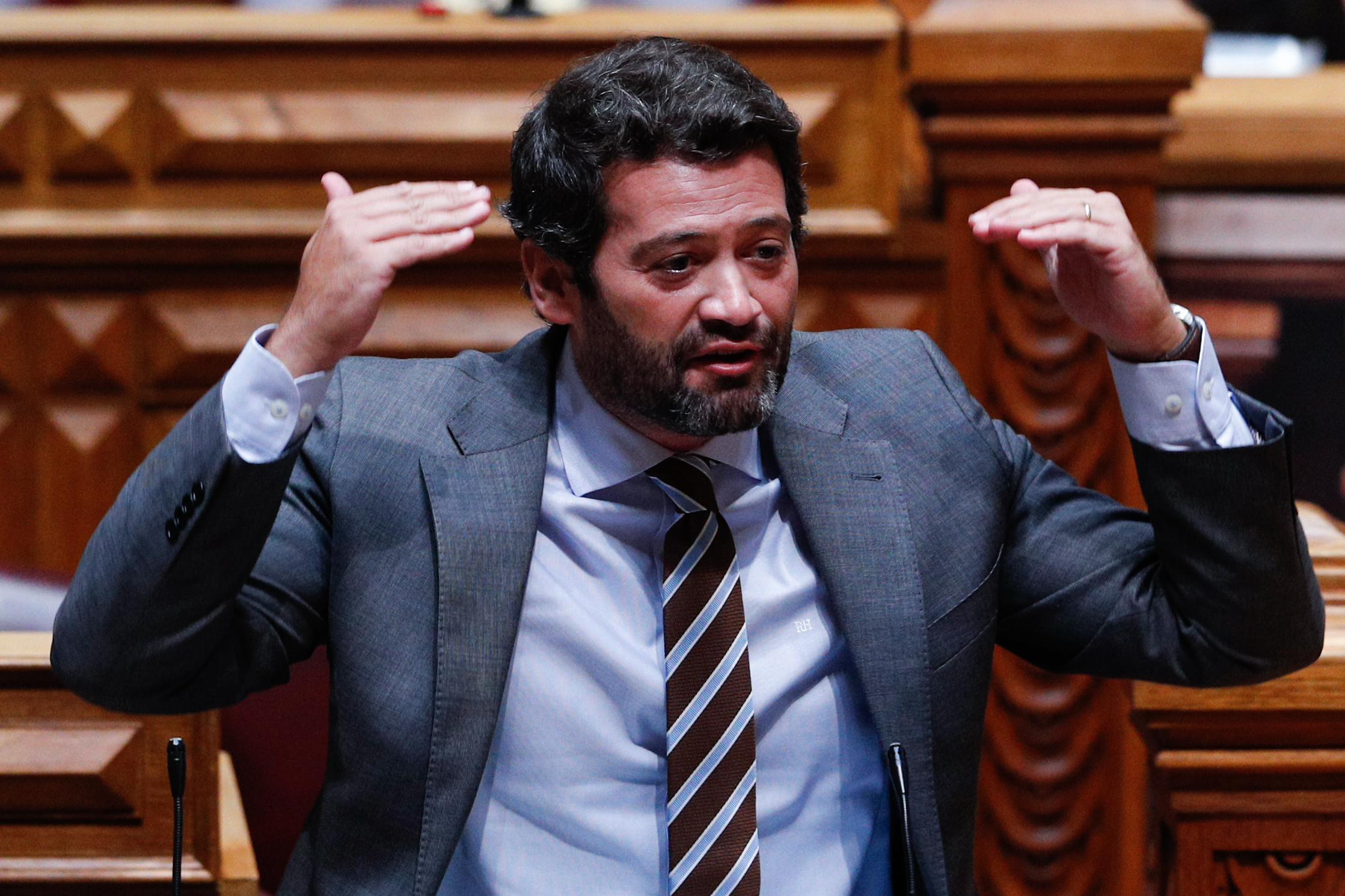 Chega. Ventura adia pedido de suspensão do mandato no Parlamento, mas mantém campanha nos Açores