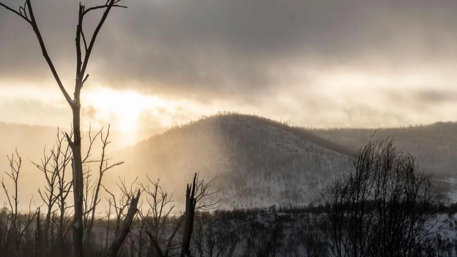 Mulher encontrada viva após seis dias desaparecida nas Montanhas Nevadas na Austrália