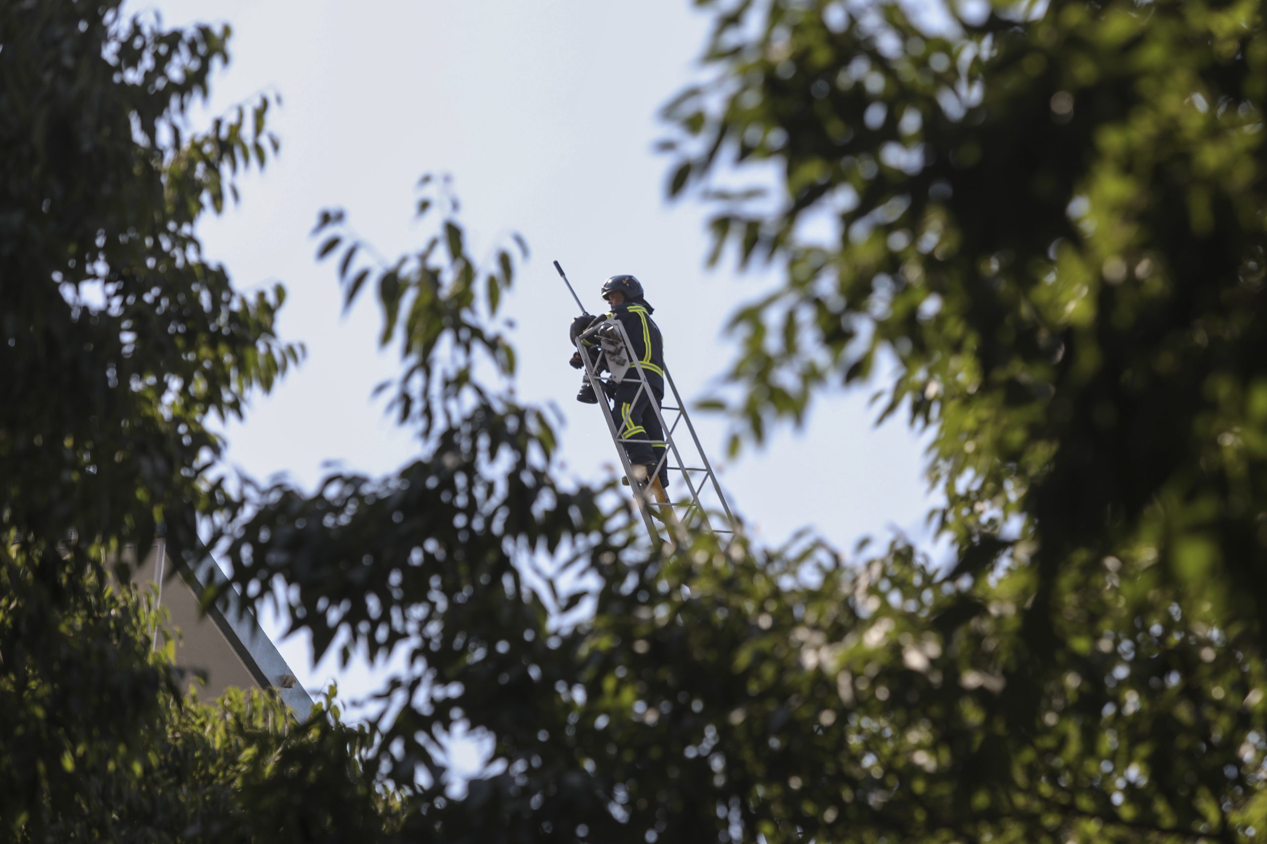 Incêndio em edifício habitacional em Campo de Ourique. Fogo já está circunscrito