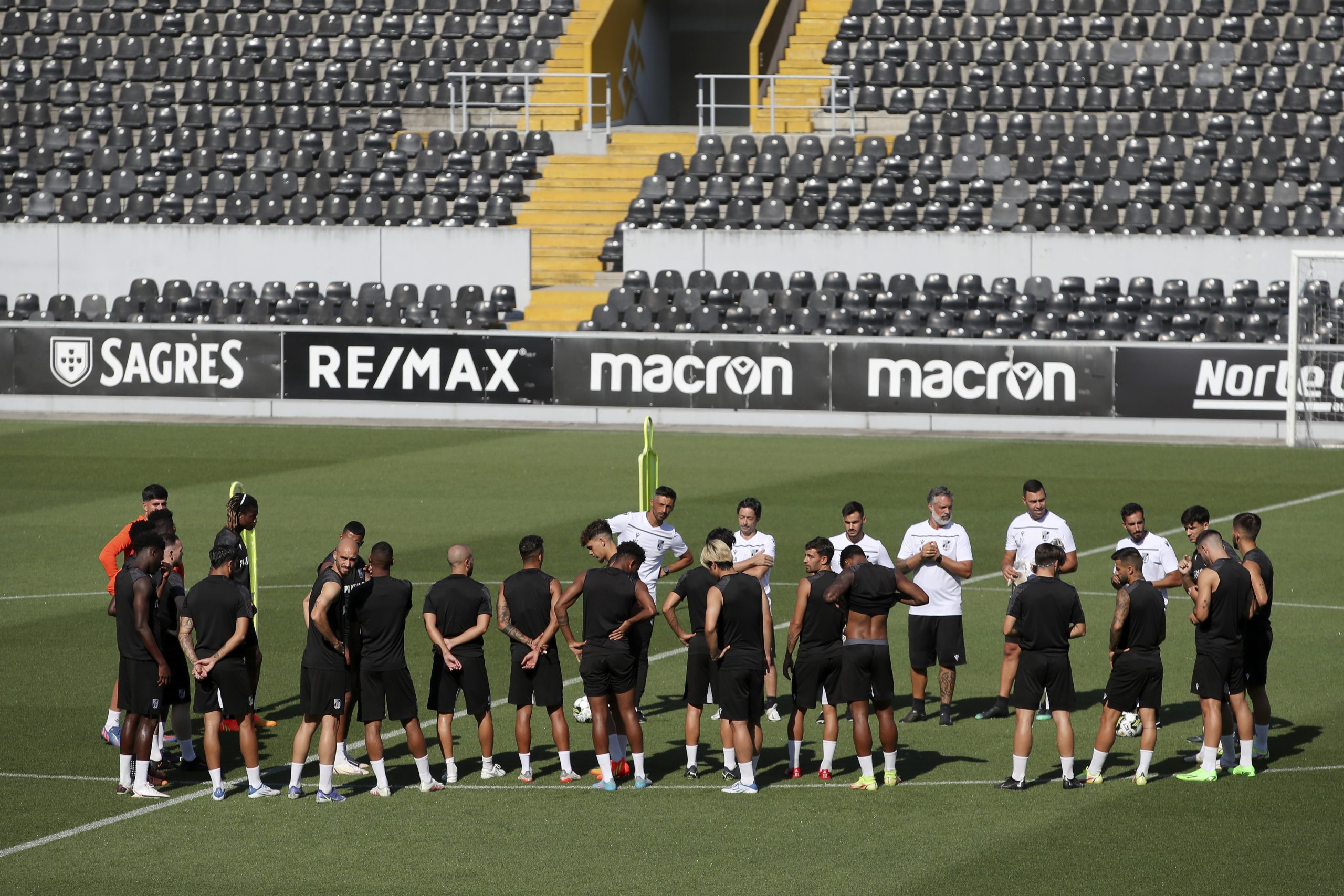 Vitória de Guimarães recebe Hajduk Split com dois golos de desvantagem