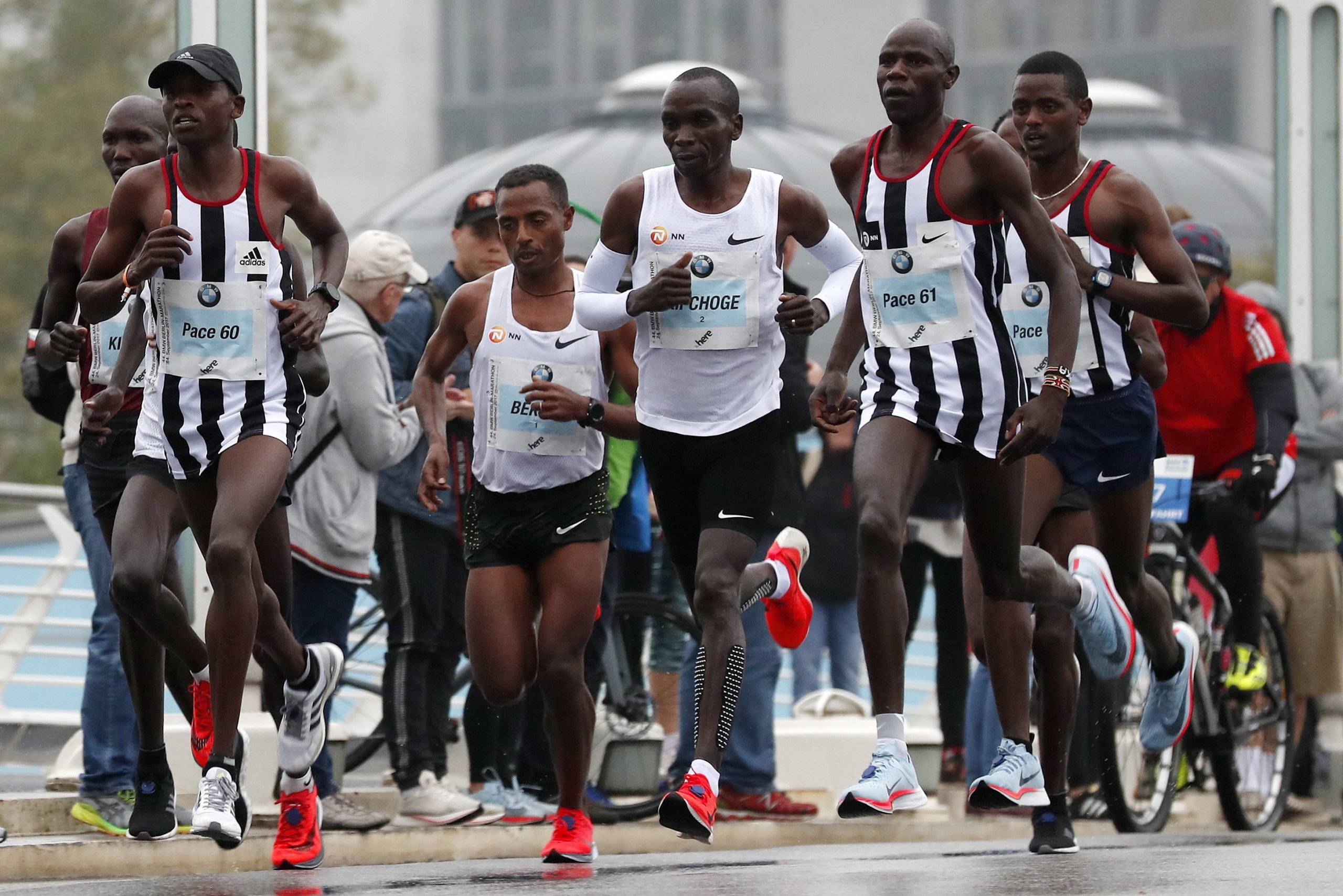 Eliud Kipchoge vence maratona de Londres pela terceira vez
