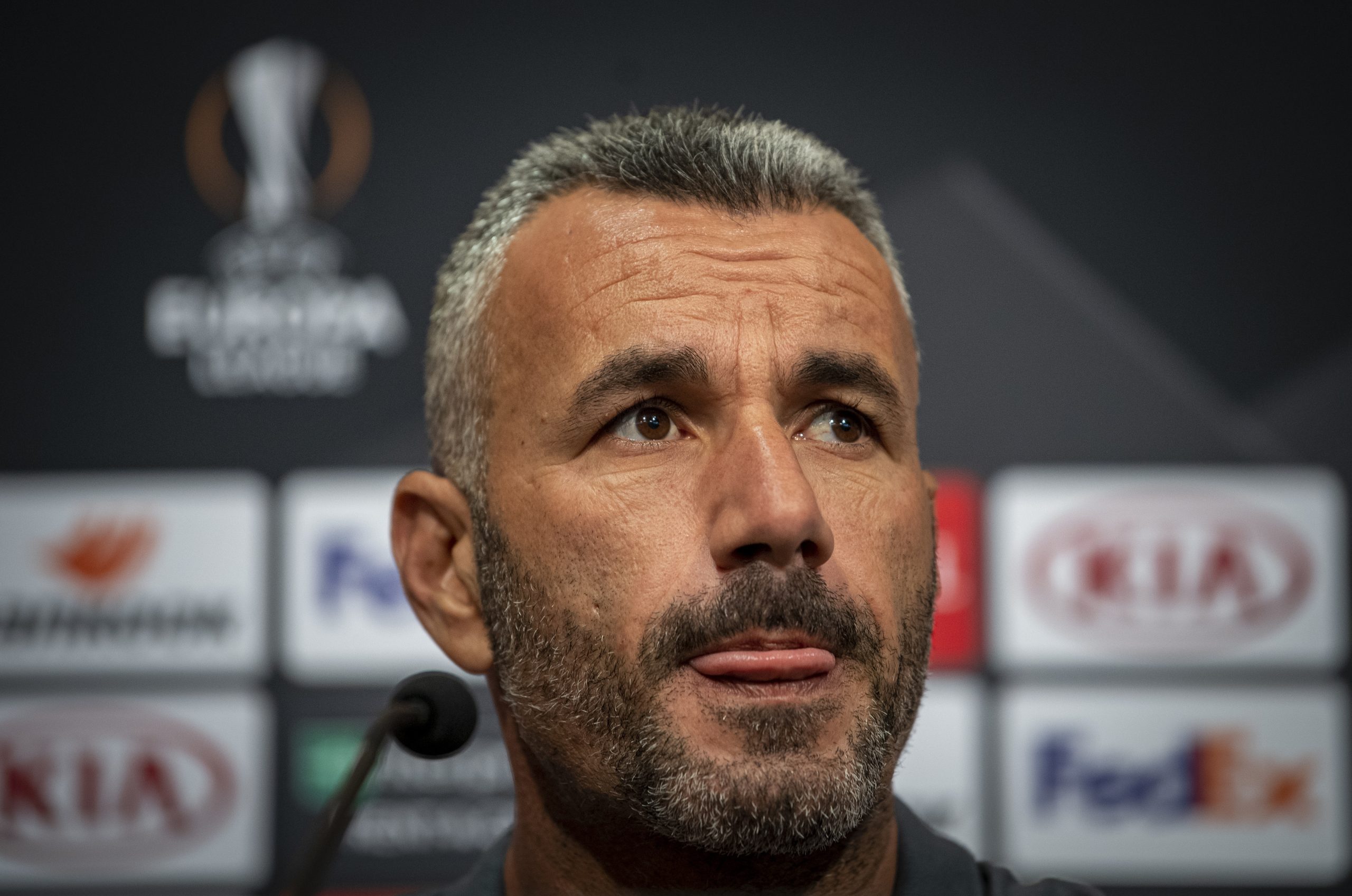 Treinador do Guimarães quer corrigir derrota em Liège frente ao Eintracht
