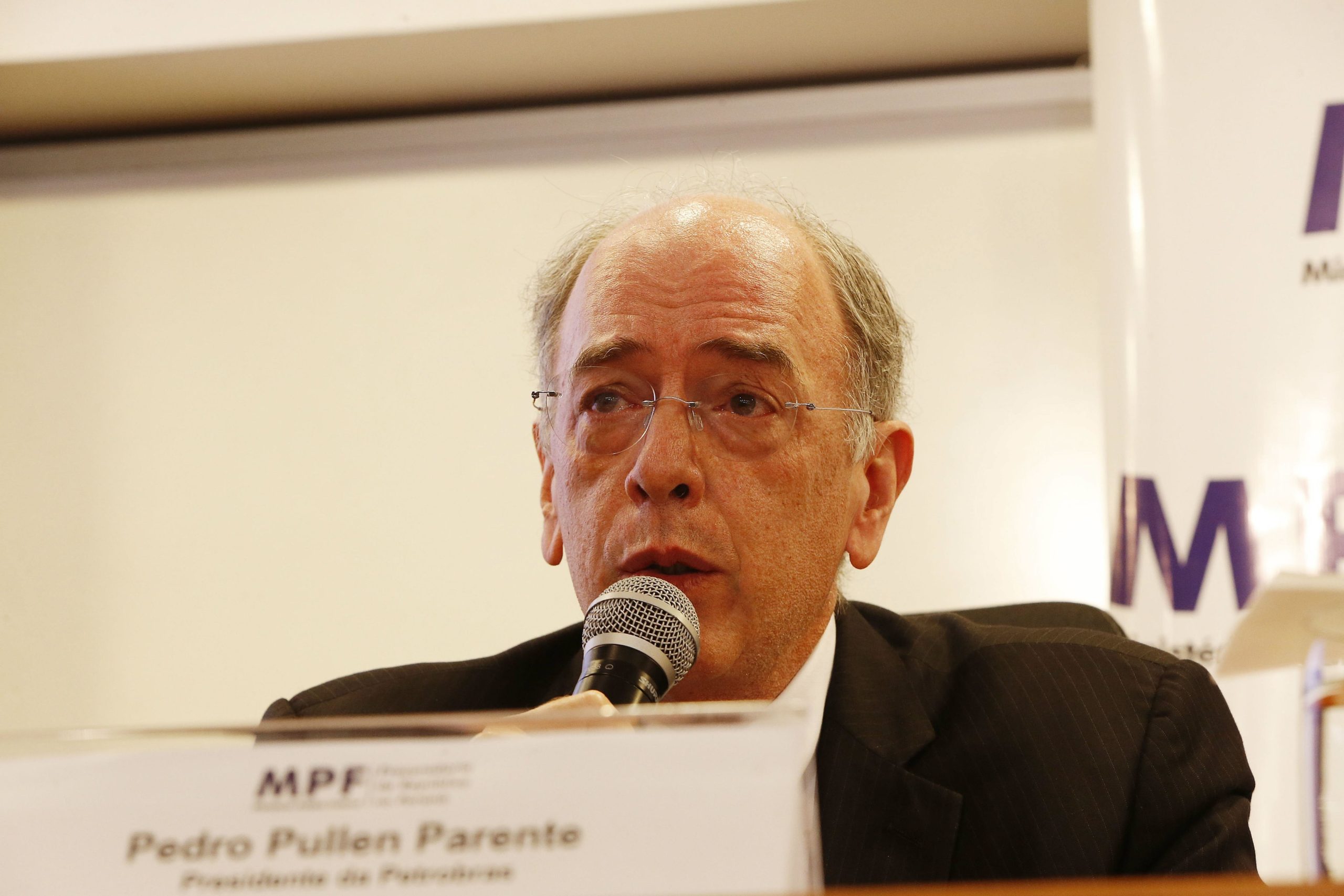 Petrobras cai 16% na bolsa de São Paulo após demissão do diretor-executivo