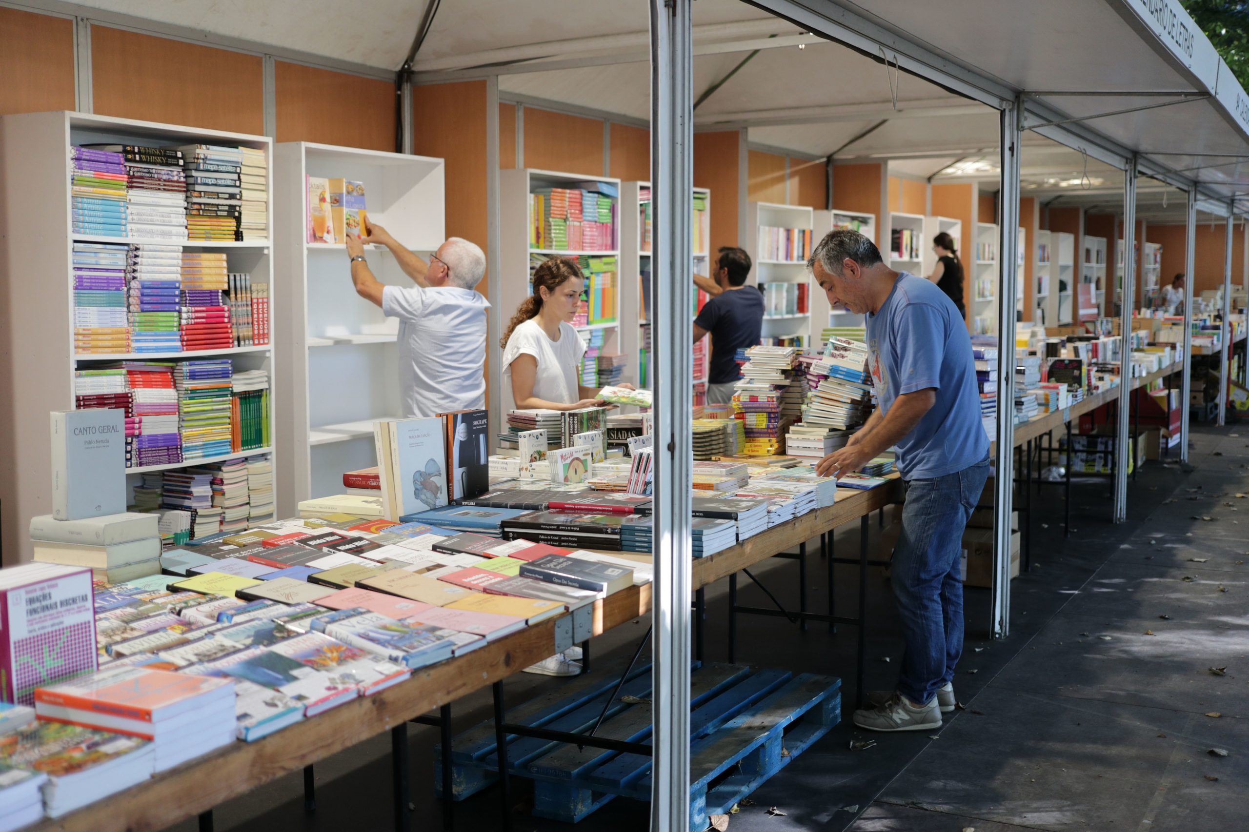 Feiras do Livro de Lisboa e Porto fecham edições de resistência à crise do setor