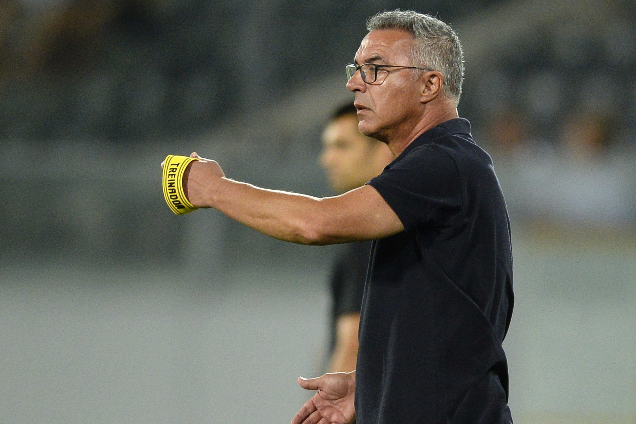 Augusto Inácio despedido do Avaí após quarta derrota em sete jogos
