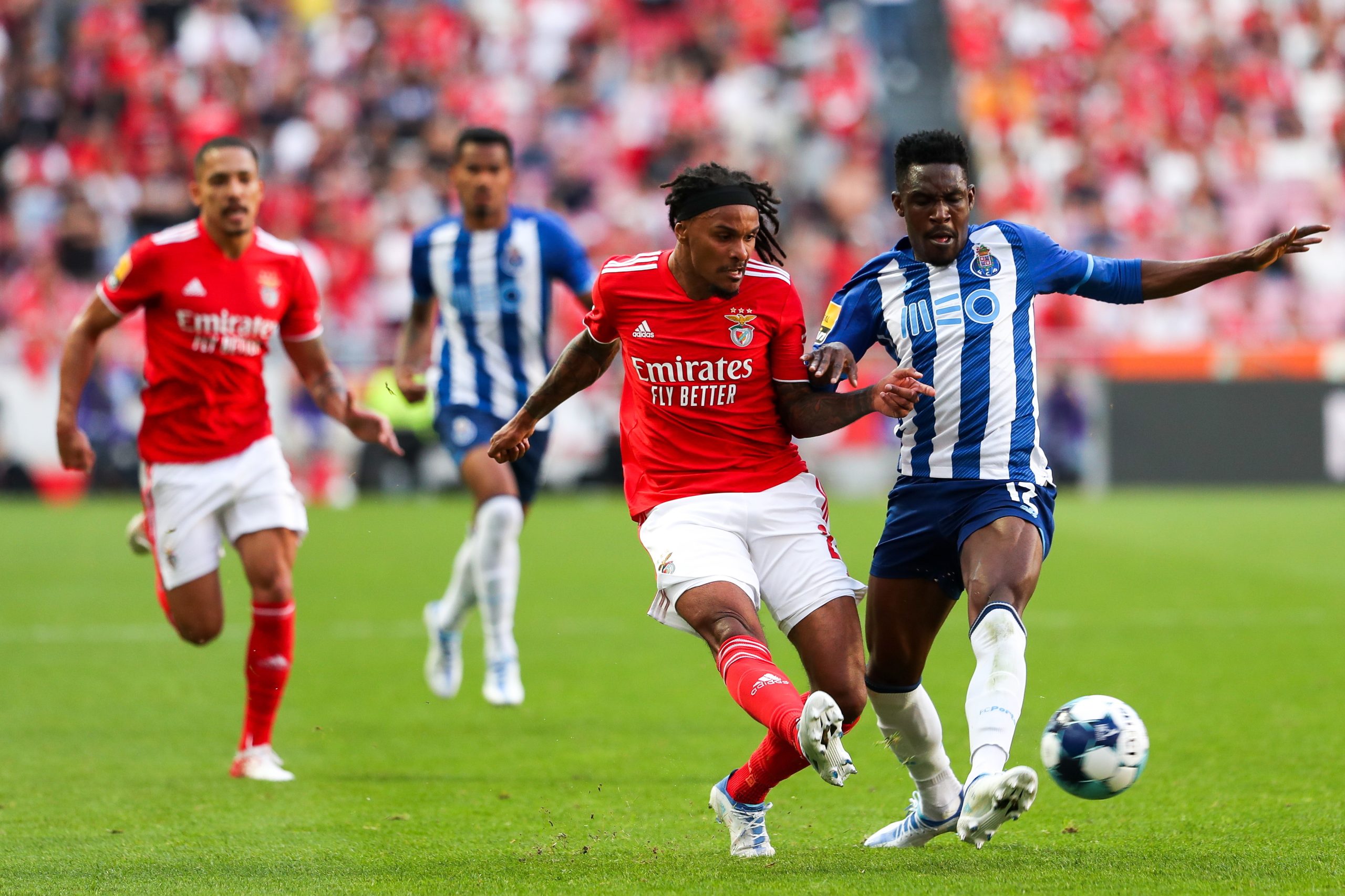 NOS e Benfica renovam acordo para os direitos de transmissão televisiva