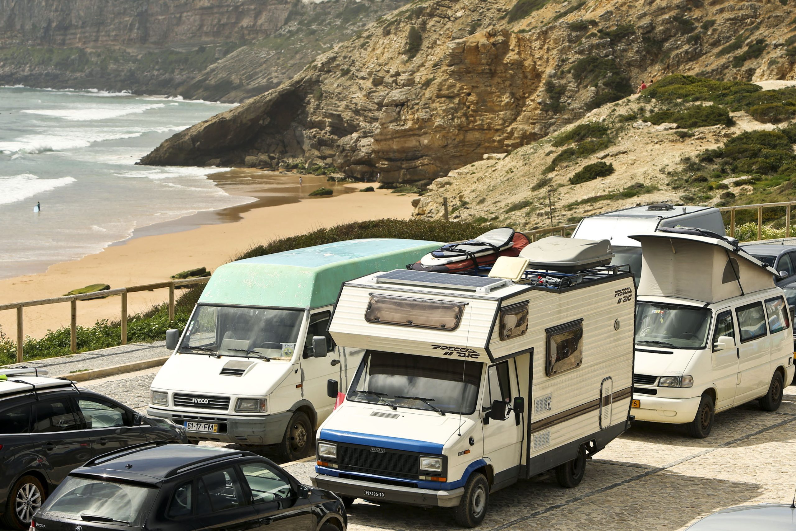Empresários exigem fiscalização para acabar com estacionamento ilegal de autocaravanas