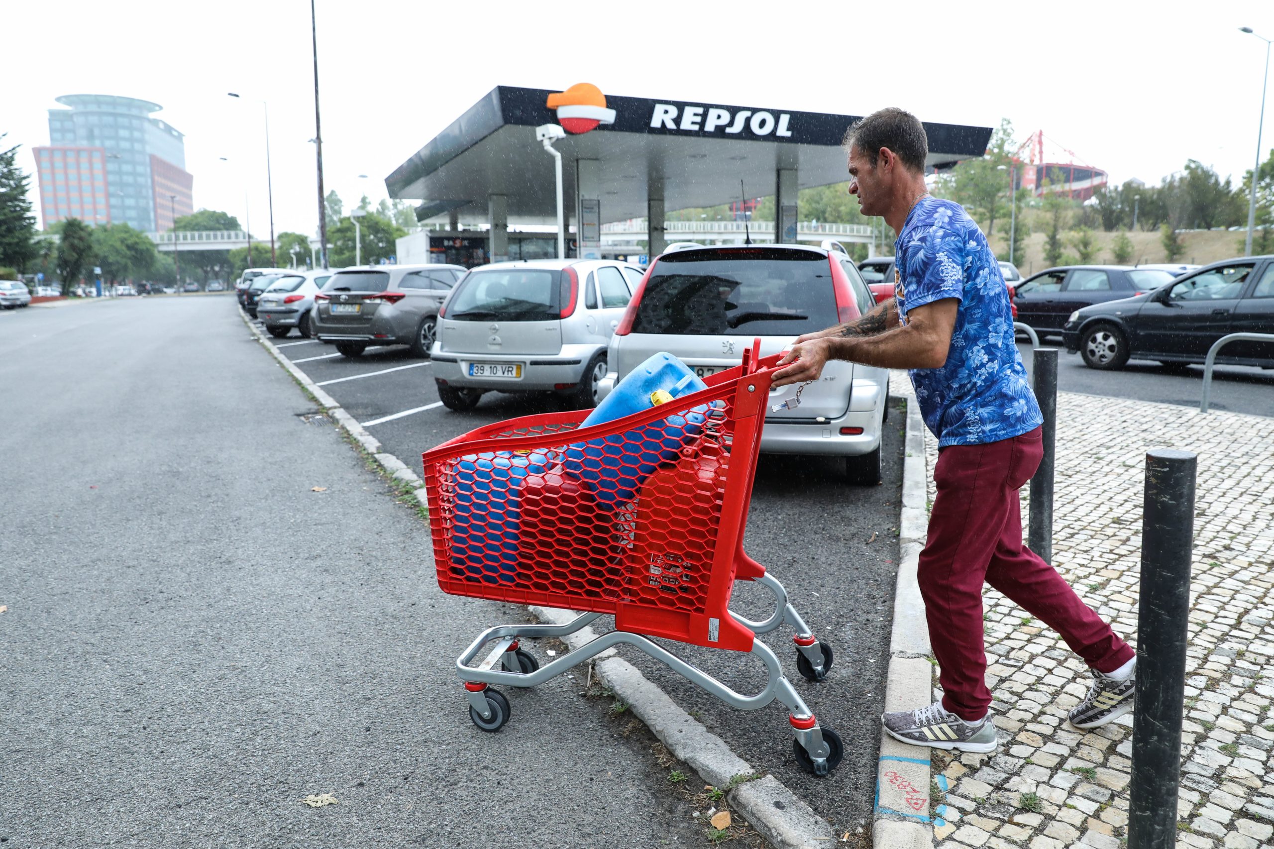 Motoristas. Sindicatos decidem em plenários manter a greve com início na segunda-feira