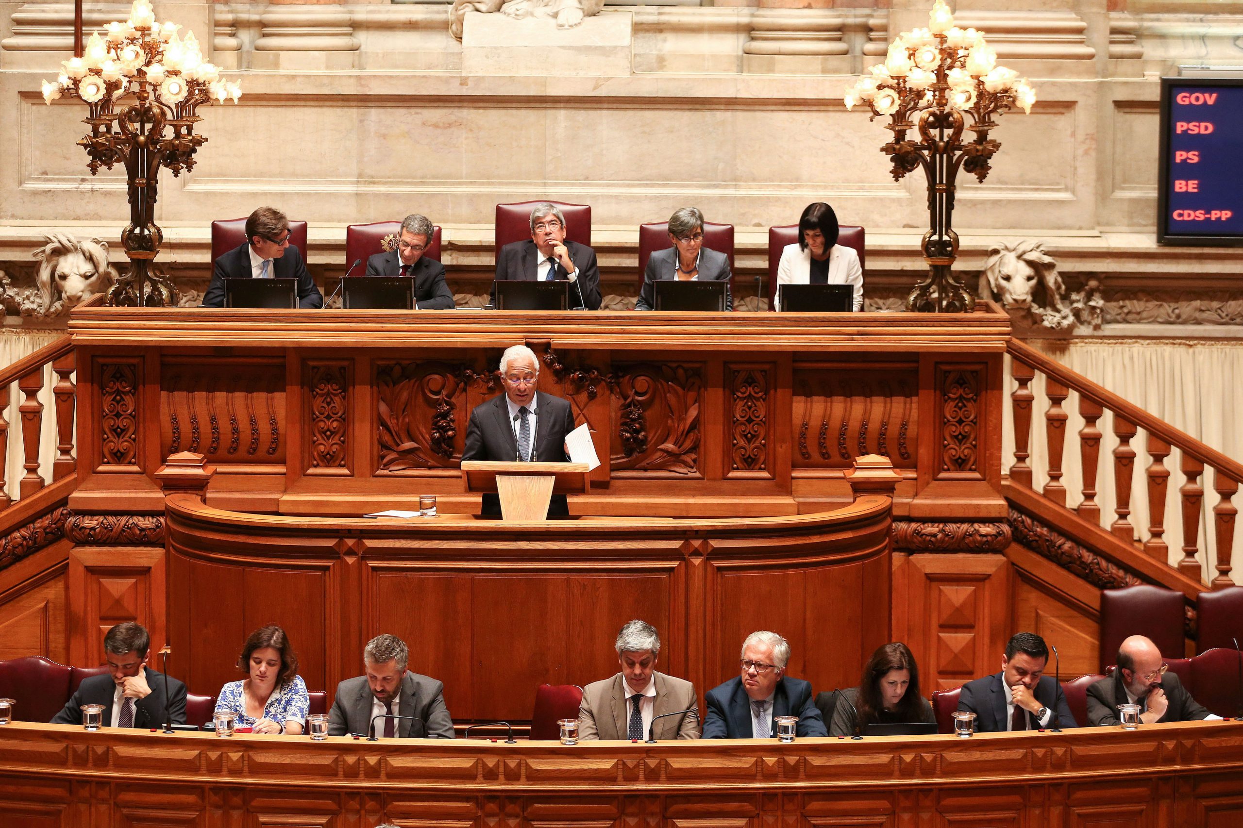 António Costa anuncia que pensões mais baixas terão aumento acima da inflação em 2018