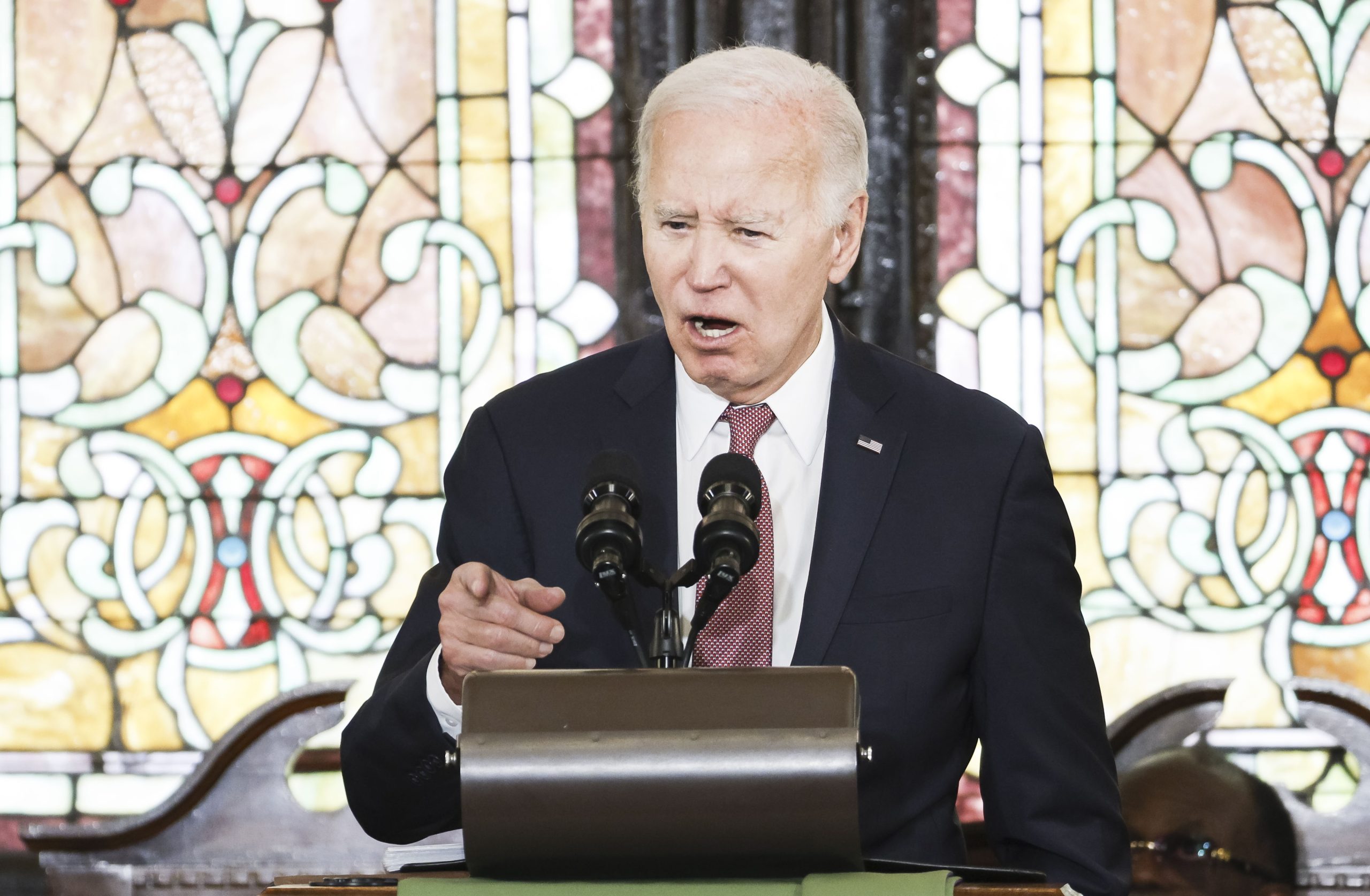 Biden pede aprovação de reforma que permite “fechar a fronteira” com o México