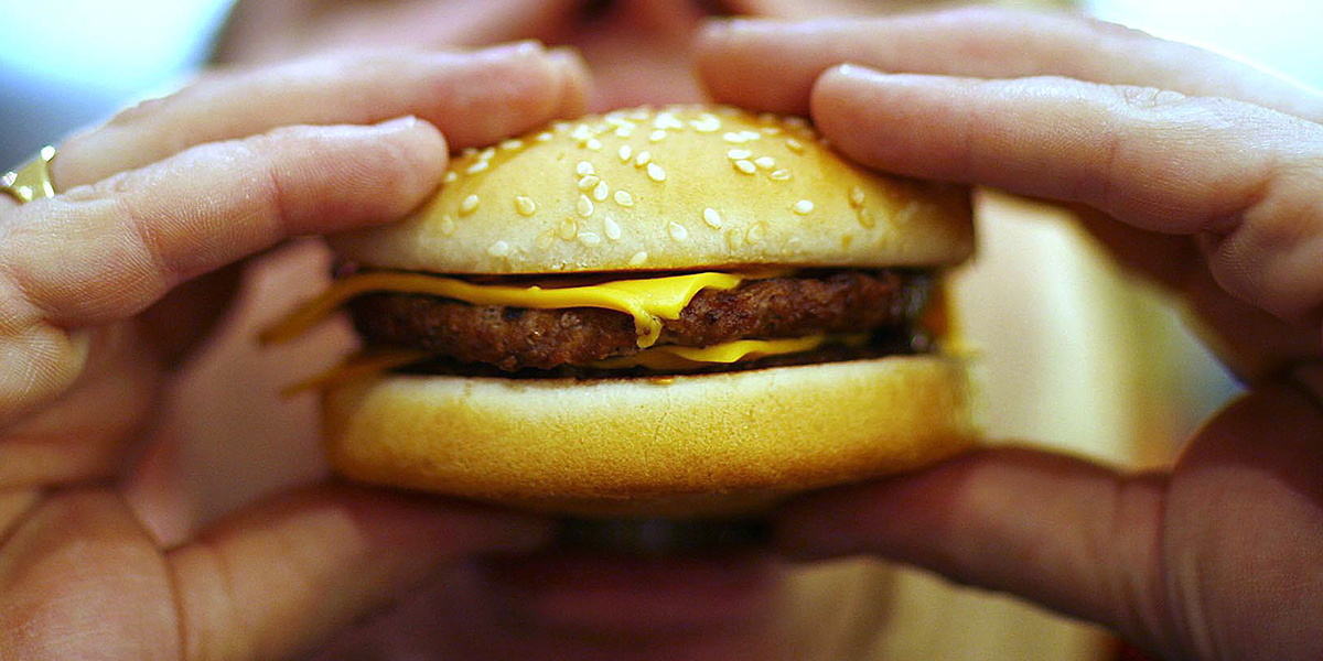 McDonald’s diz adeus à Rússia, mas quer ajudar trabalhadores