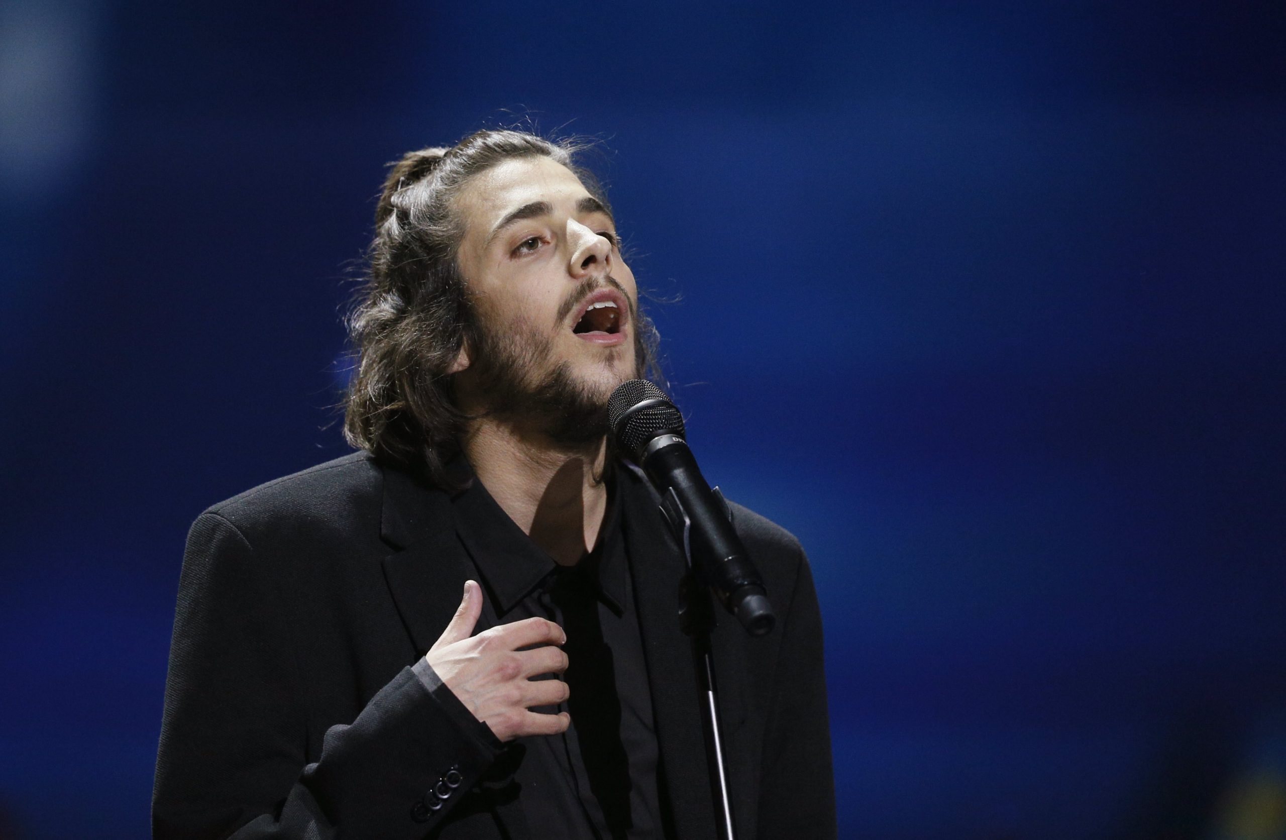 Disco ao vivo de Salvador Sobral lançado hoje