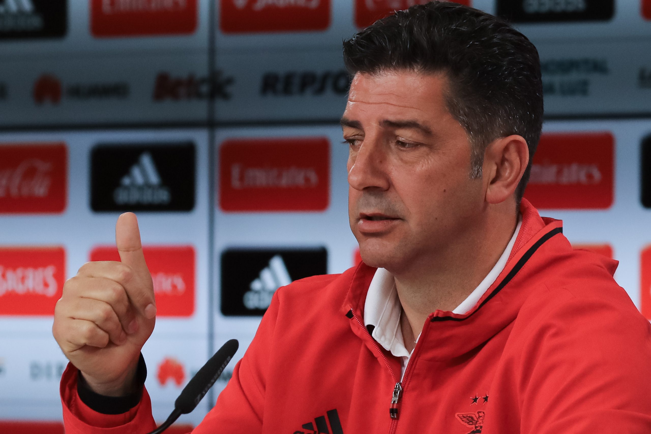 Bas Dost e Rui Vitória eleitos futebolista e treinador do ano pelo CNID