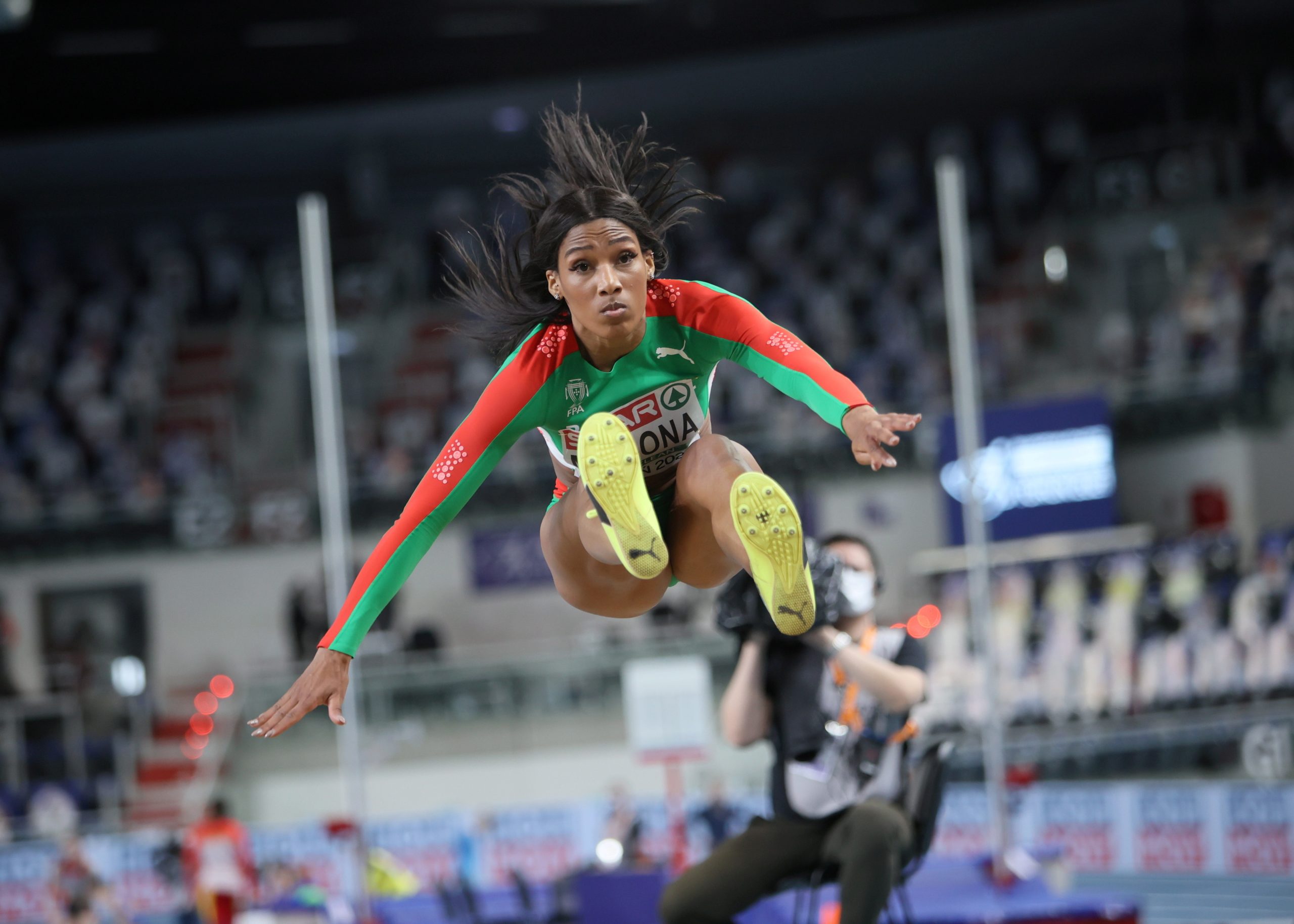 Treinador de Patrícia Mamona revela que atleta esteve perto de não ir aos Europeus depois de ter testado positivo à covid-19