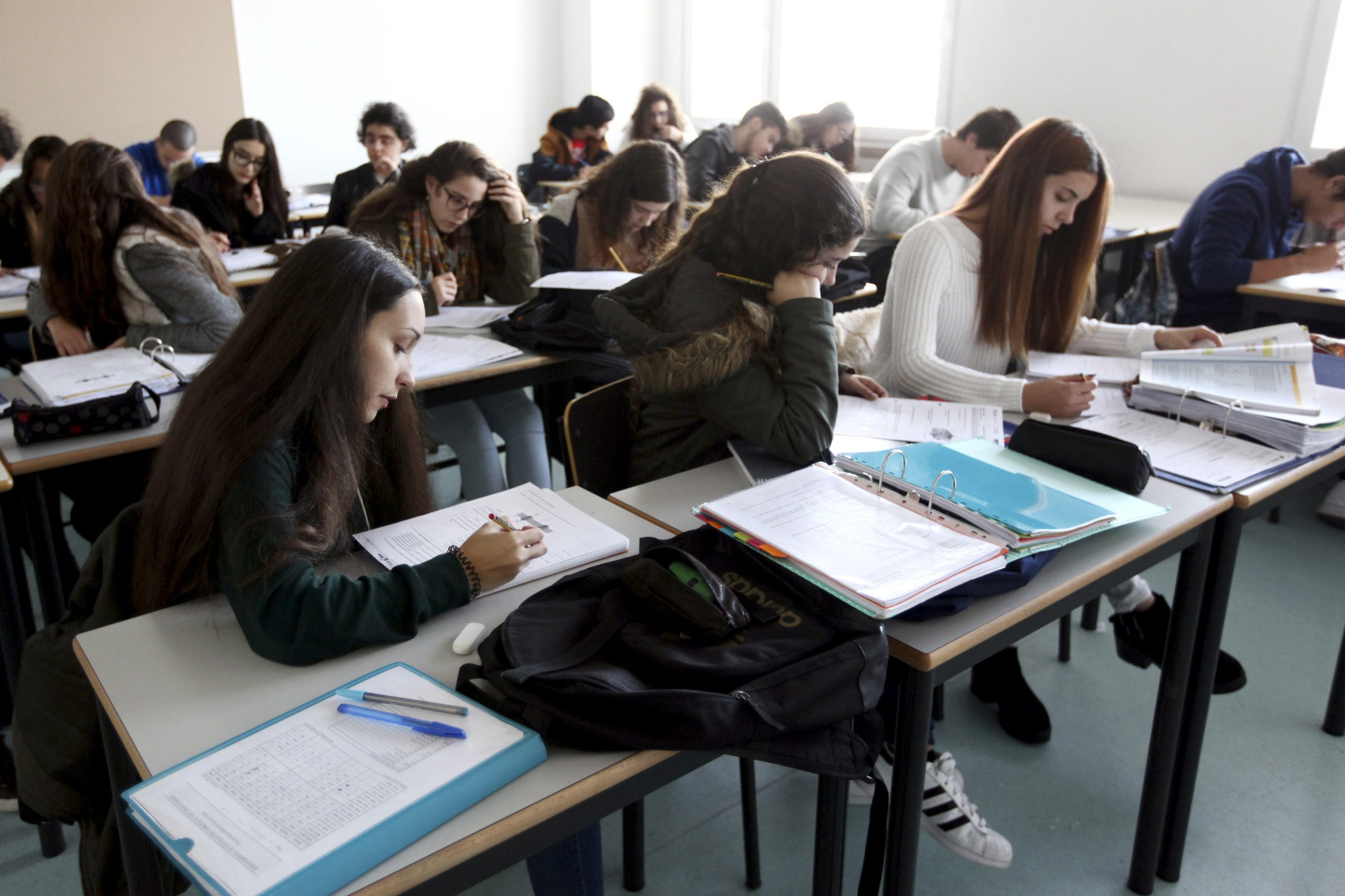 Professores em greve em dia de exames e provas de aferição