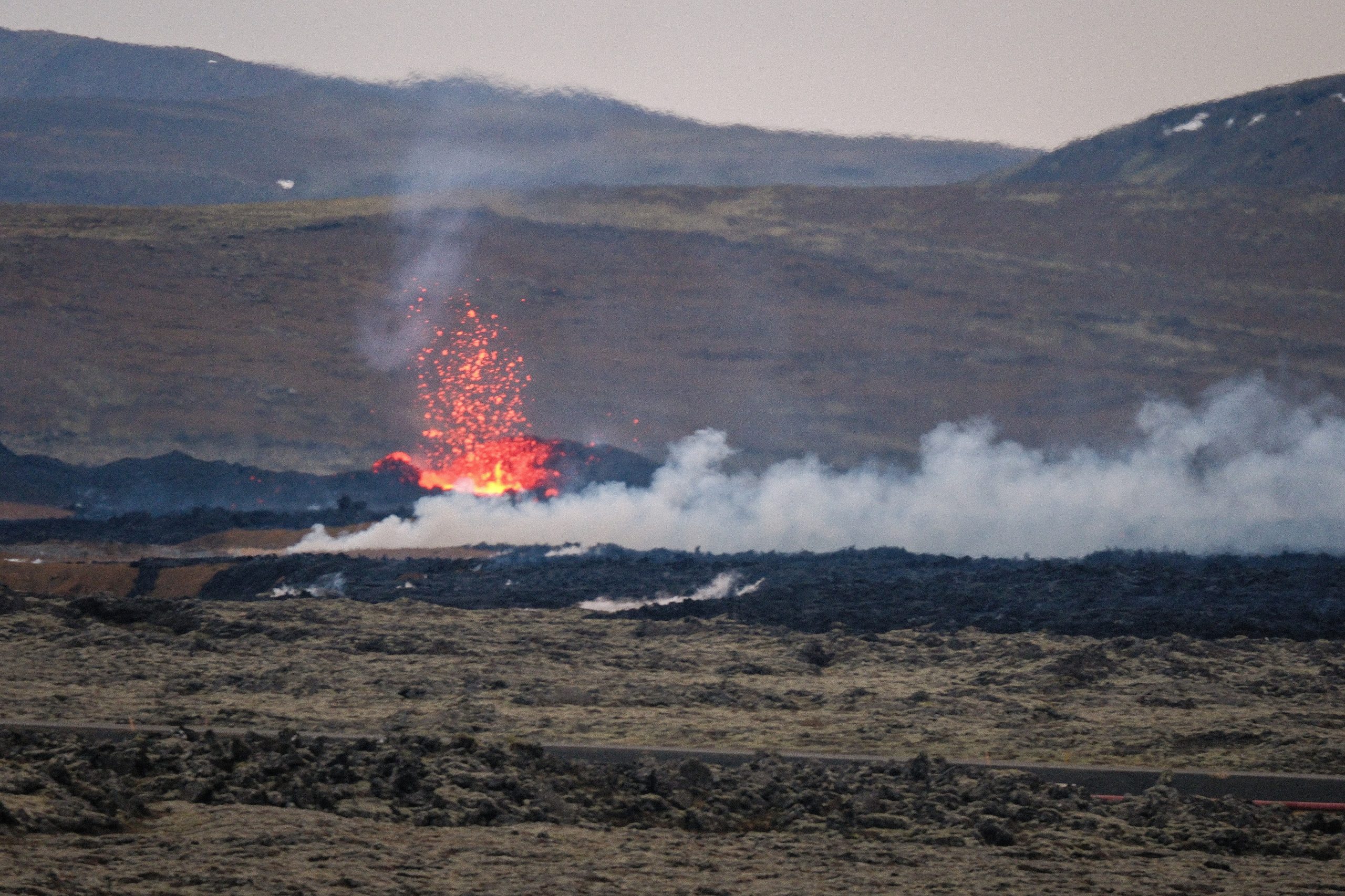 Islândia prepara-se para erupção vulcânica em Grindavik