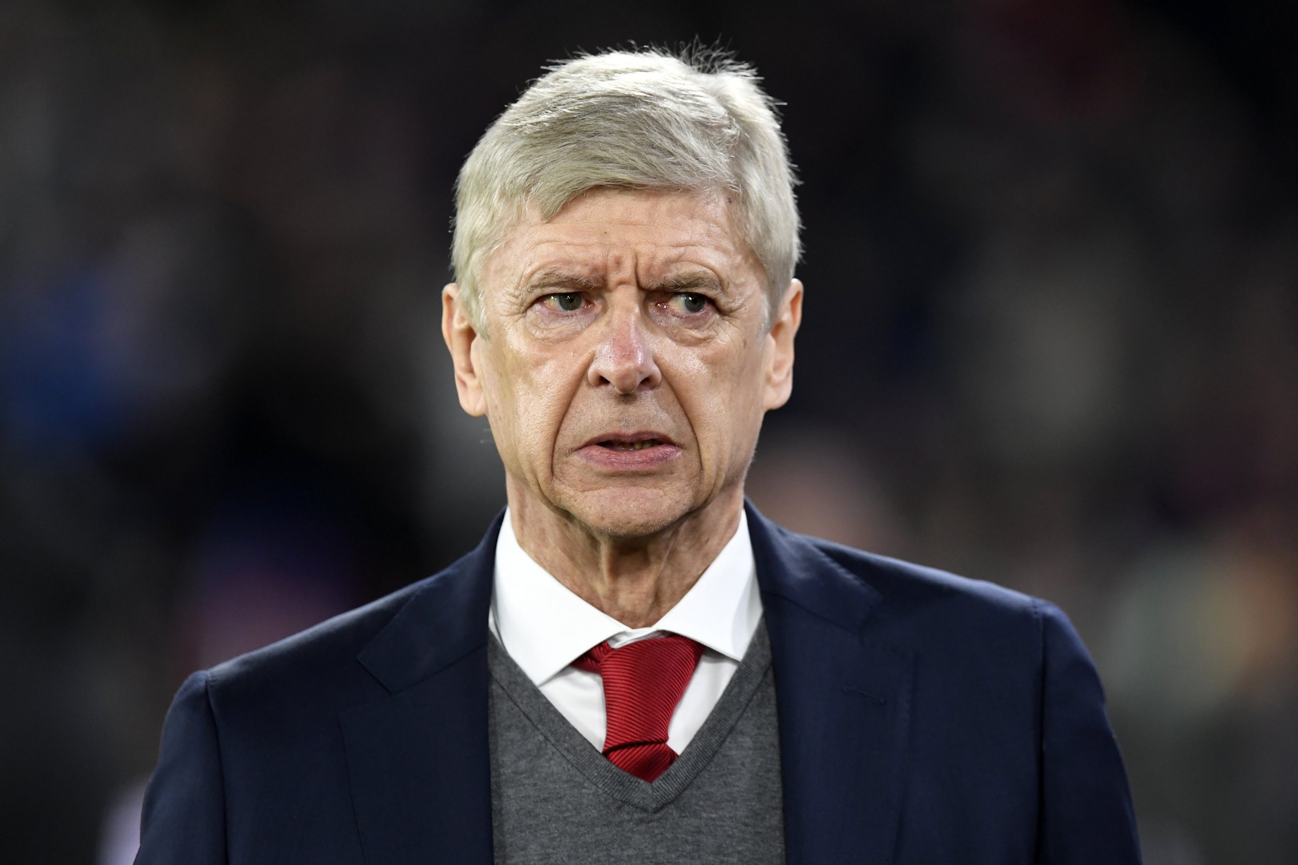 Arséne Wenger suspenso três jogos por conduta imprópria