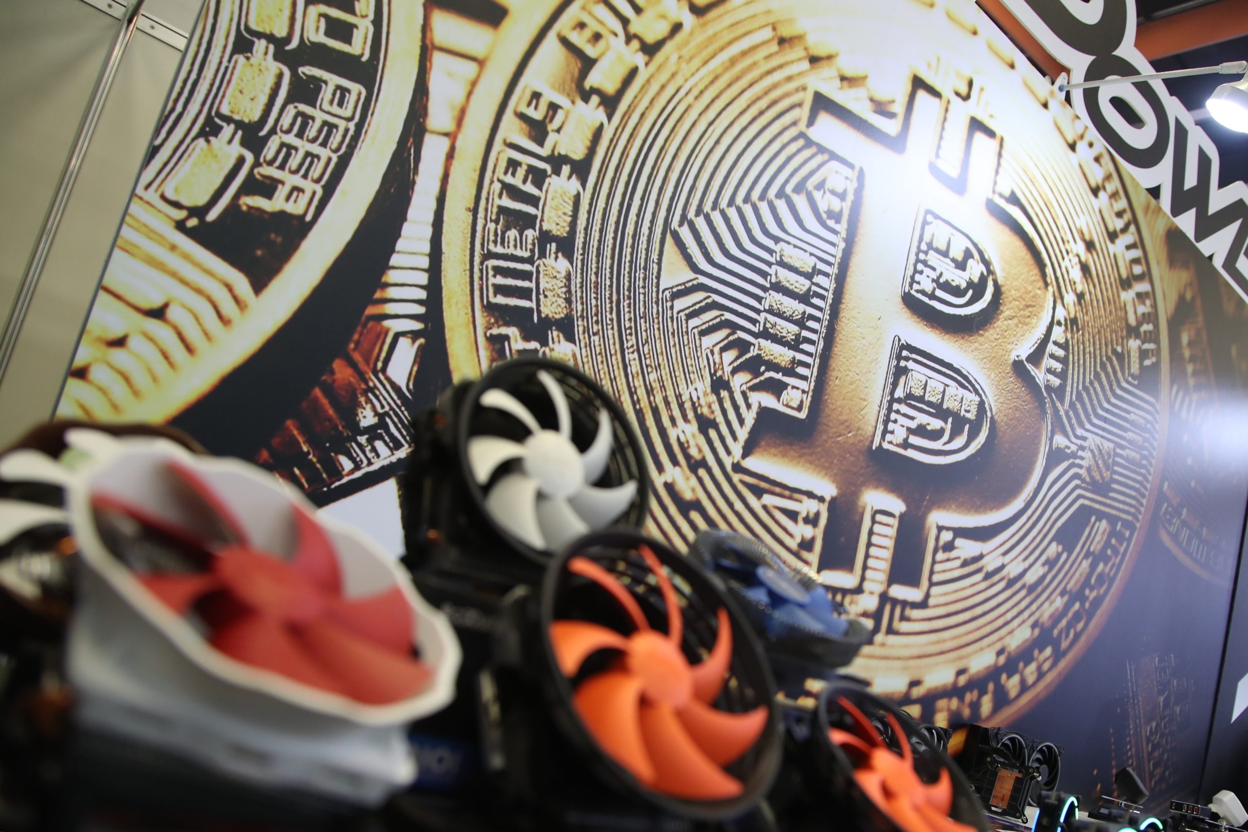 União Europeia não aceita novas criptomoedas até garantir que não têm “riscos impossíveis de gerir”