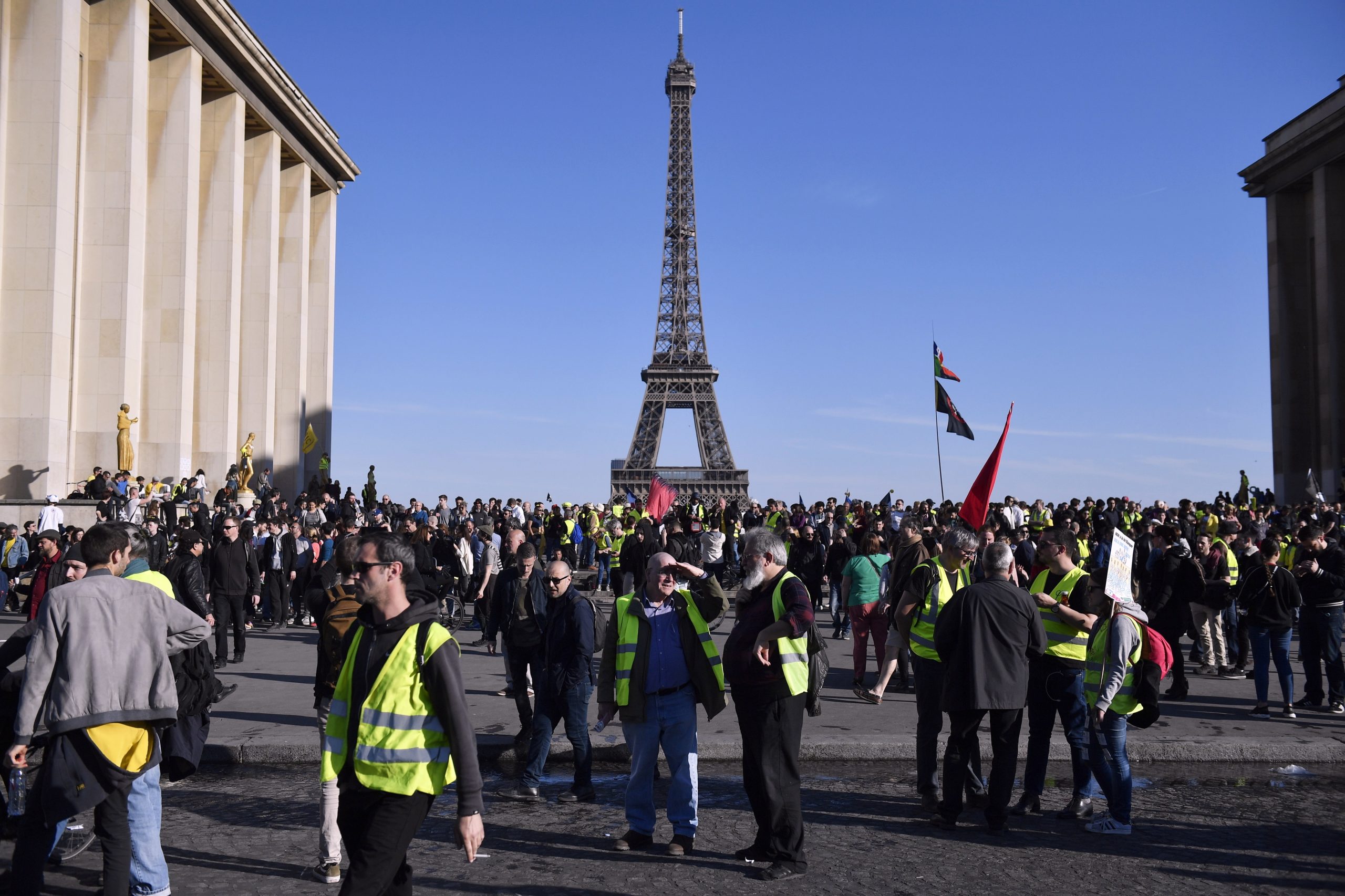 “Coletes amarelos” perdem fôlego e juntam apenas 2.600 pessoas em França