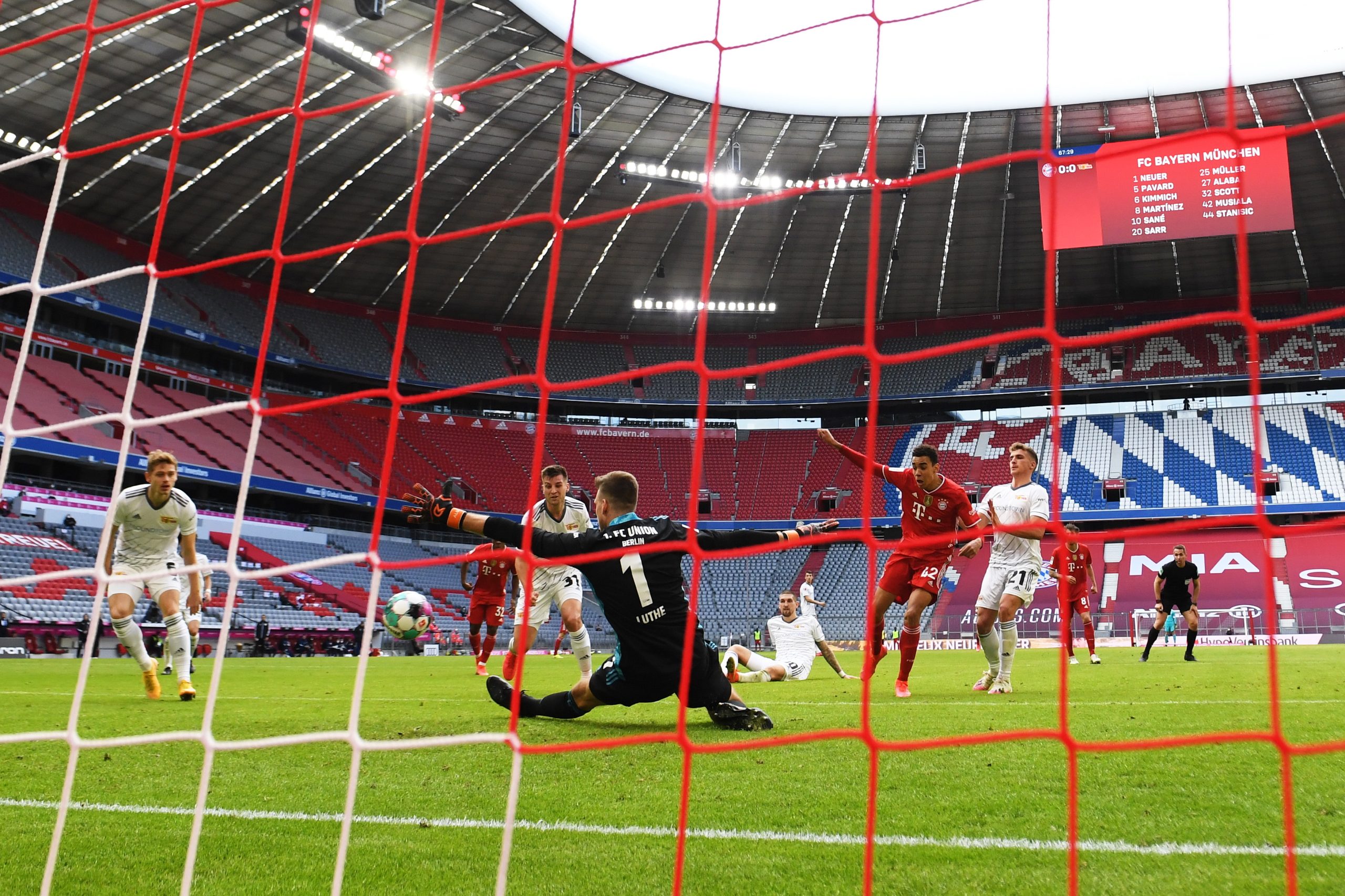 Bundesliga vai contar no máximo com 25.000 adeptos nos estádios