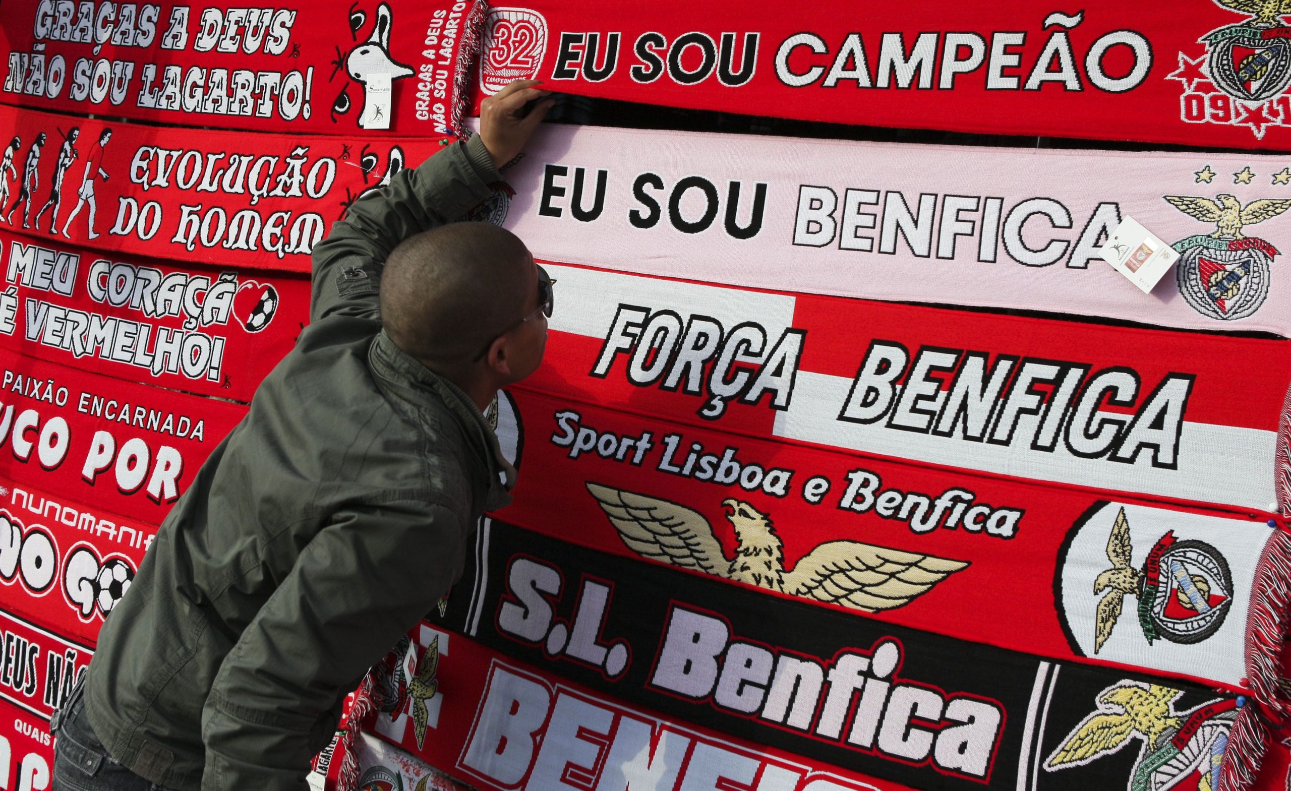 I Liga: Benfica em Setúbal para tentar repor os quatro pontos de vantagem