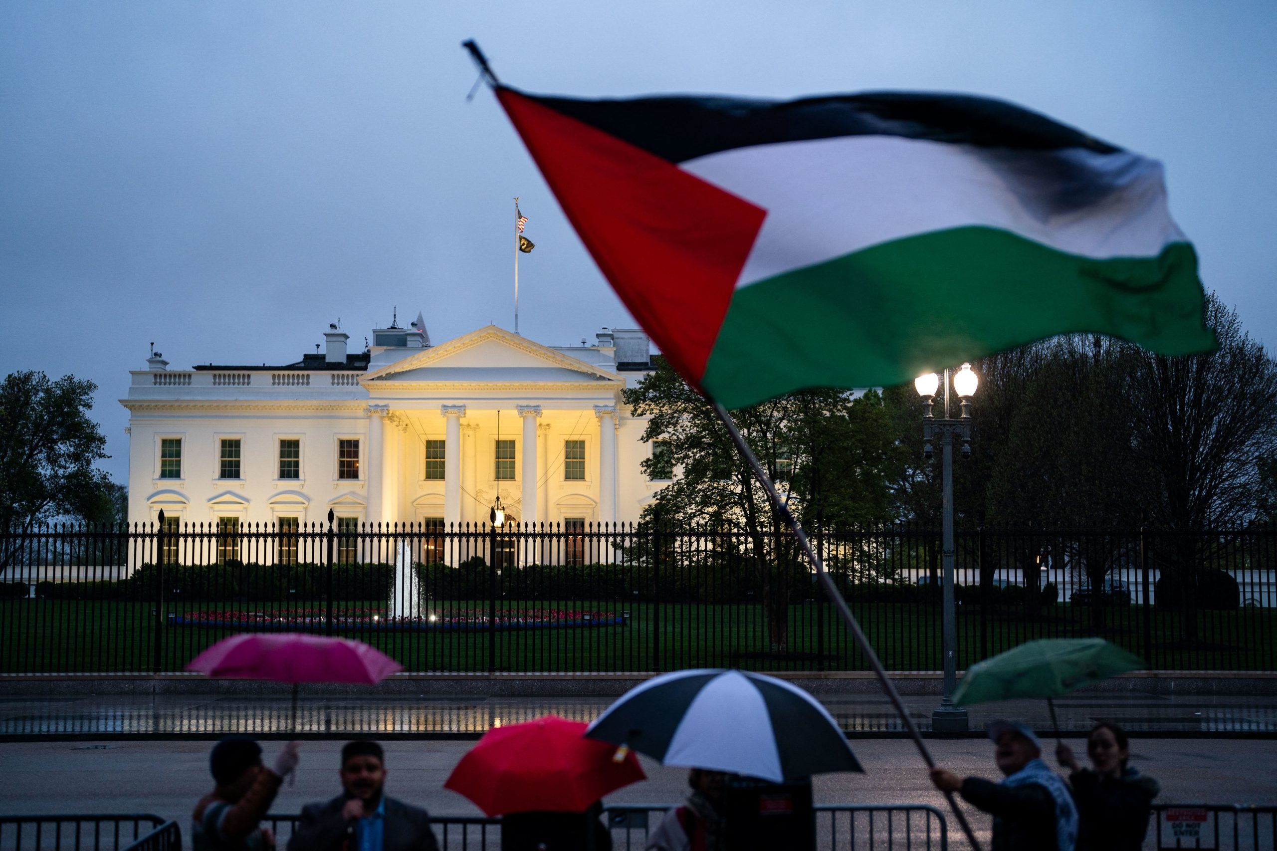 “Estamos de luto”. Médico palestiniano deixa reunião com Biden em protesto por Gaza