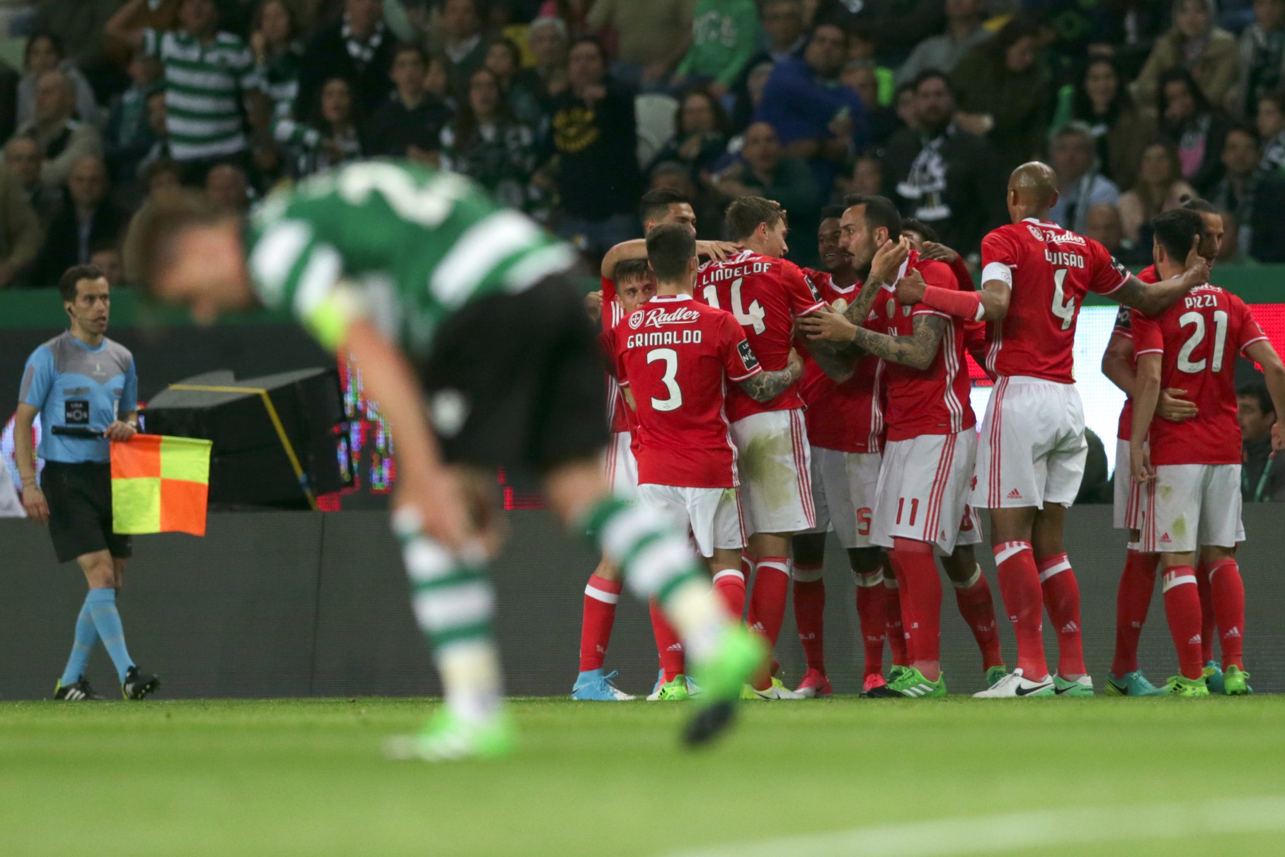 Três detidos e um ferido ligeiro durante o jogo Sporting-Benfica