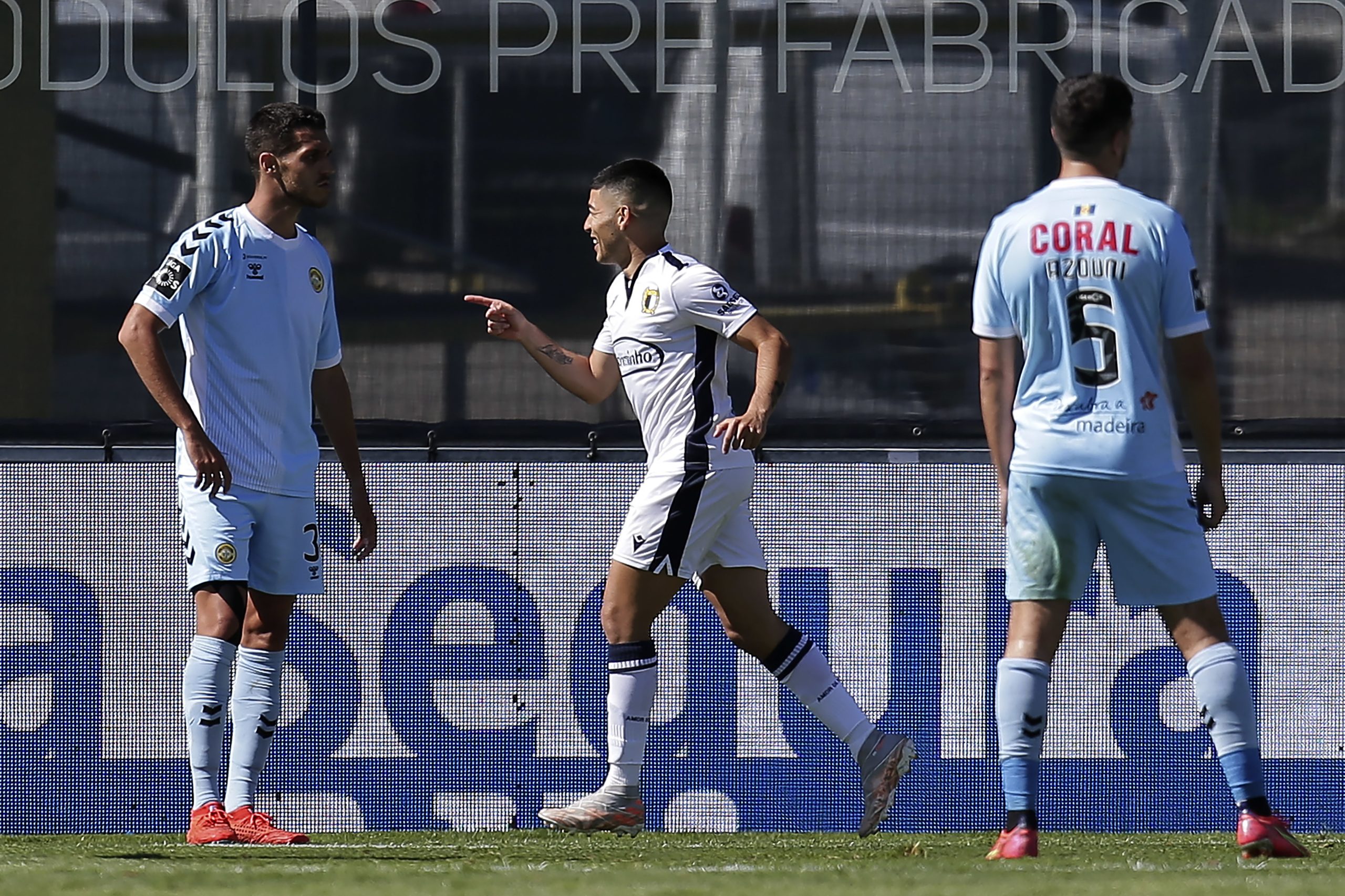 Nacional despromovido à II Liga ao perder em Famalicão