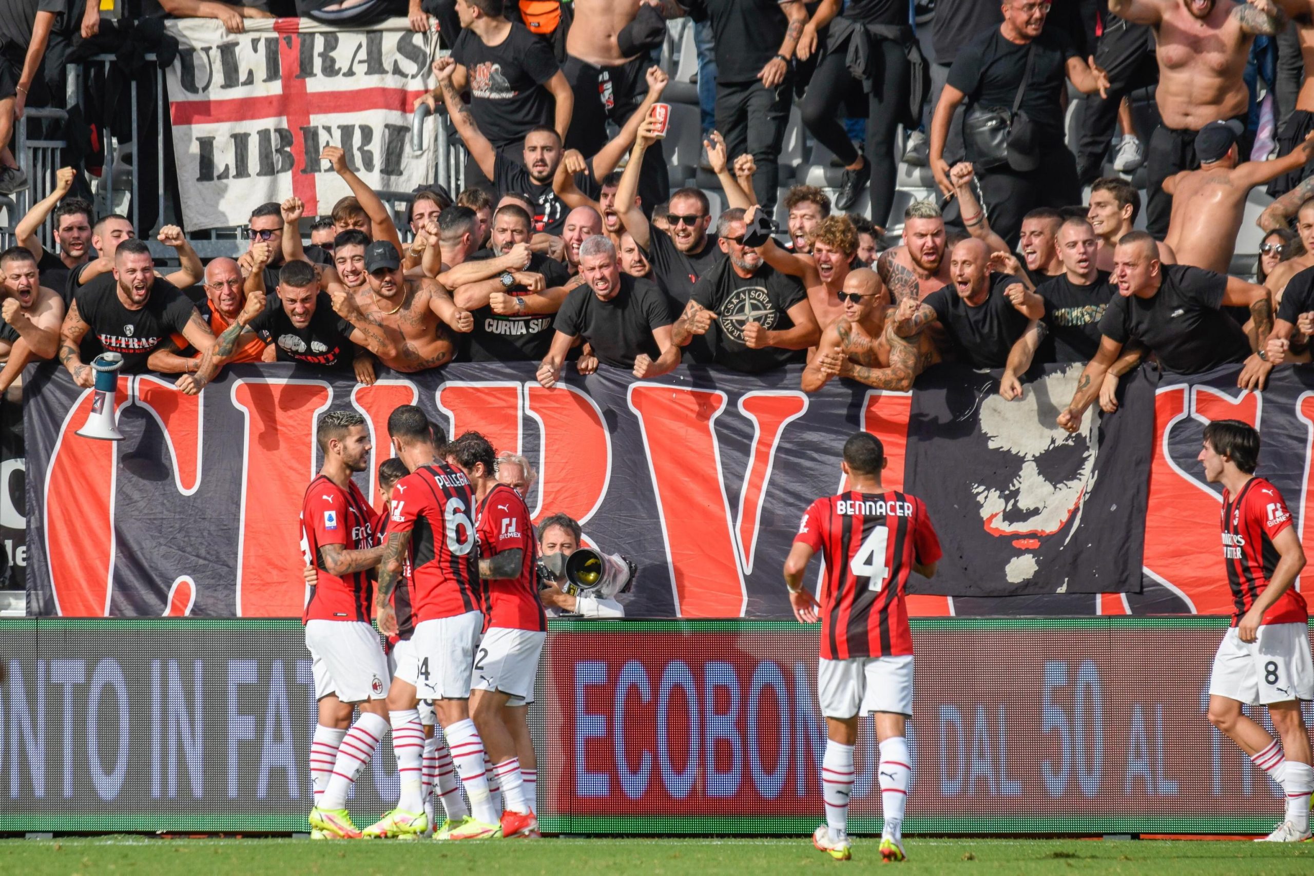 AC Milan vence Spezia e sobe provisoriamente ao topo da Serie A