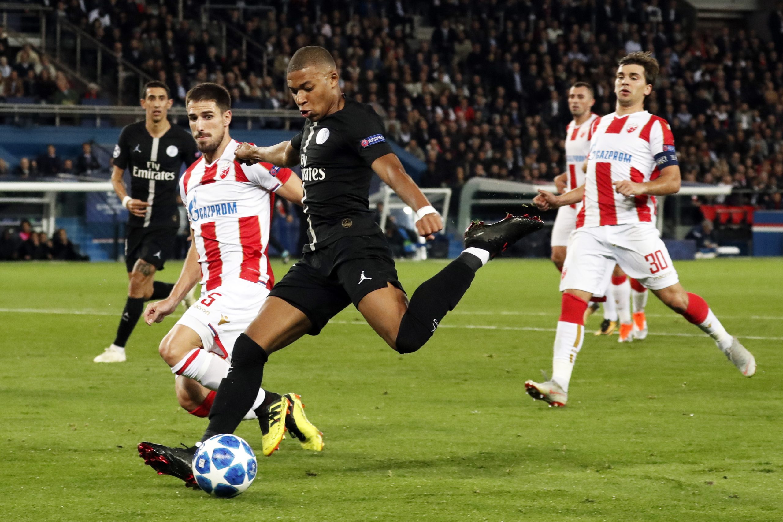 Estrela Vermelha rejeita suspeitas de viciação de resultado no jogo com PSG