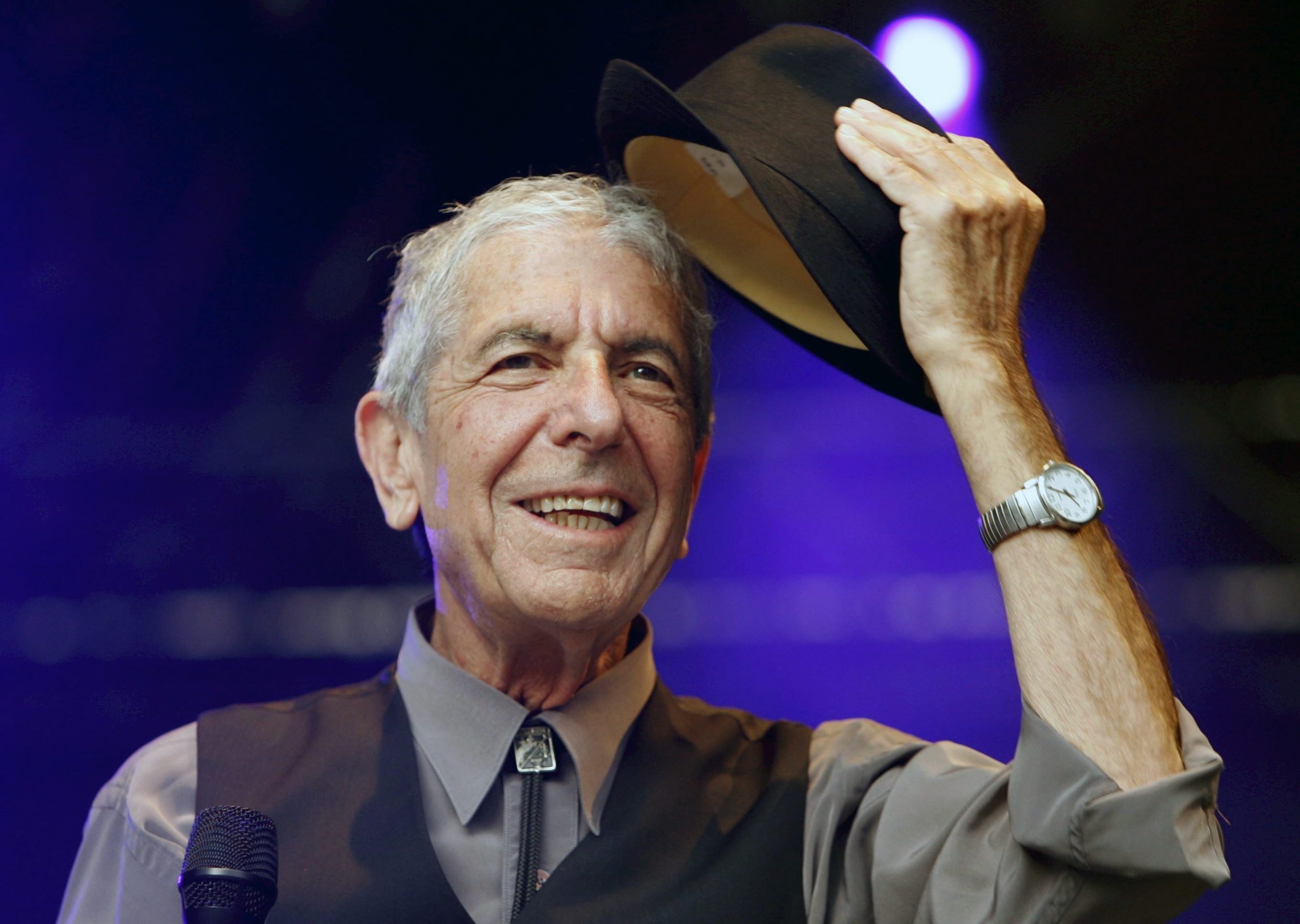 Cohen, o filho, trouxe-nos um novo álbum de Cohen, o pai. E a partir de hoje já podemos ouvir as novas canções de Leonard Cohen
