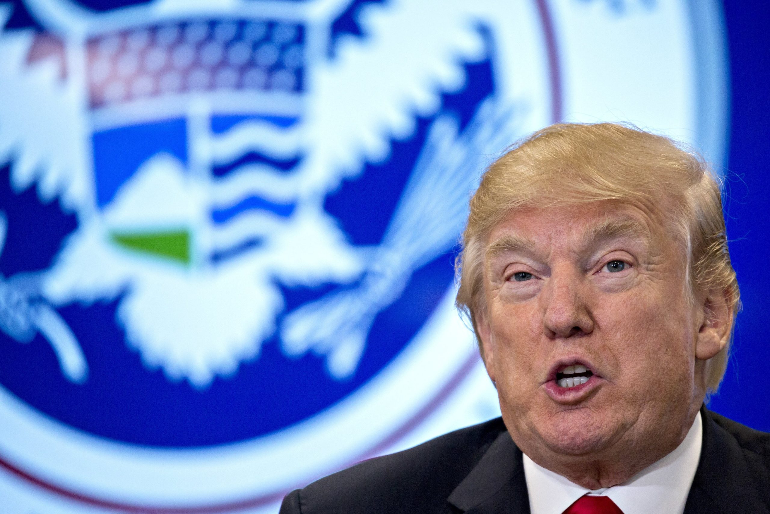 Wall Street ‘afunda’, mas Trump diz que está focado nos fundamentos economia
