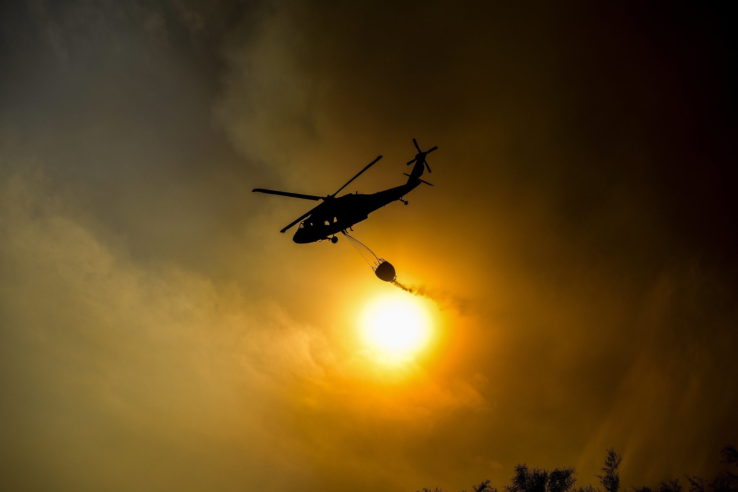 Autoridades ordenam evacuação de cidade na Califórnia ameaçada pelas chamas
