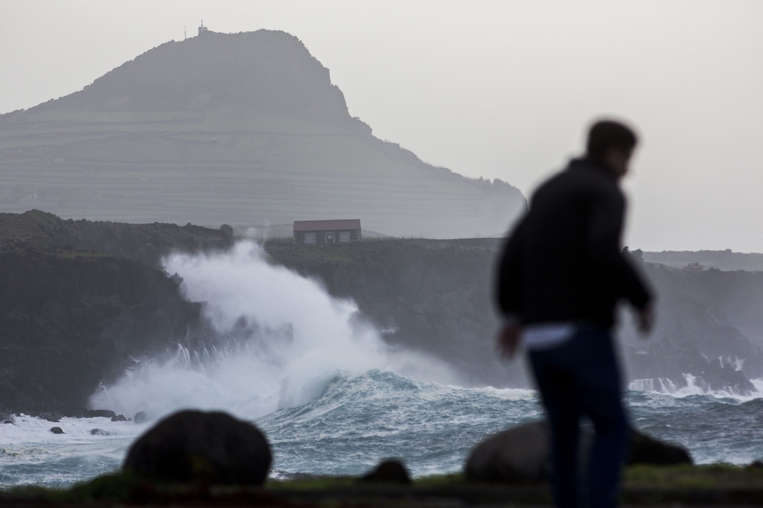 Açores. Aviso amarelo devido à chuva e agitação marítima