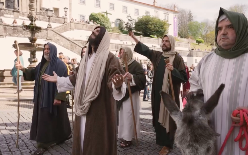 Tapetes de flores, encenações bíblicas e momentos culturais. Sugestões para a Semana Santa