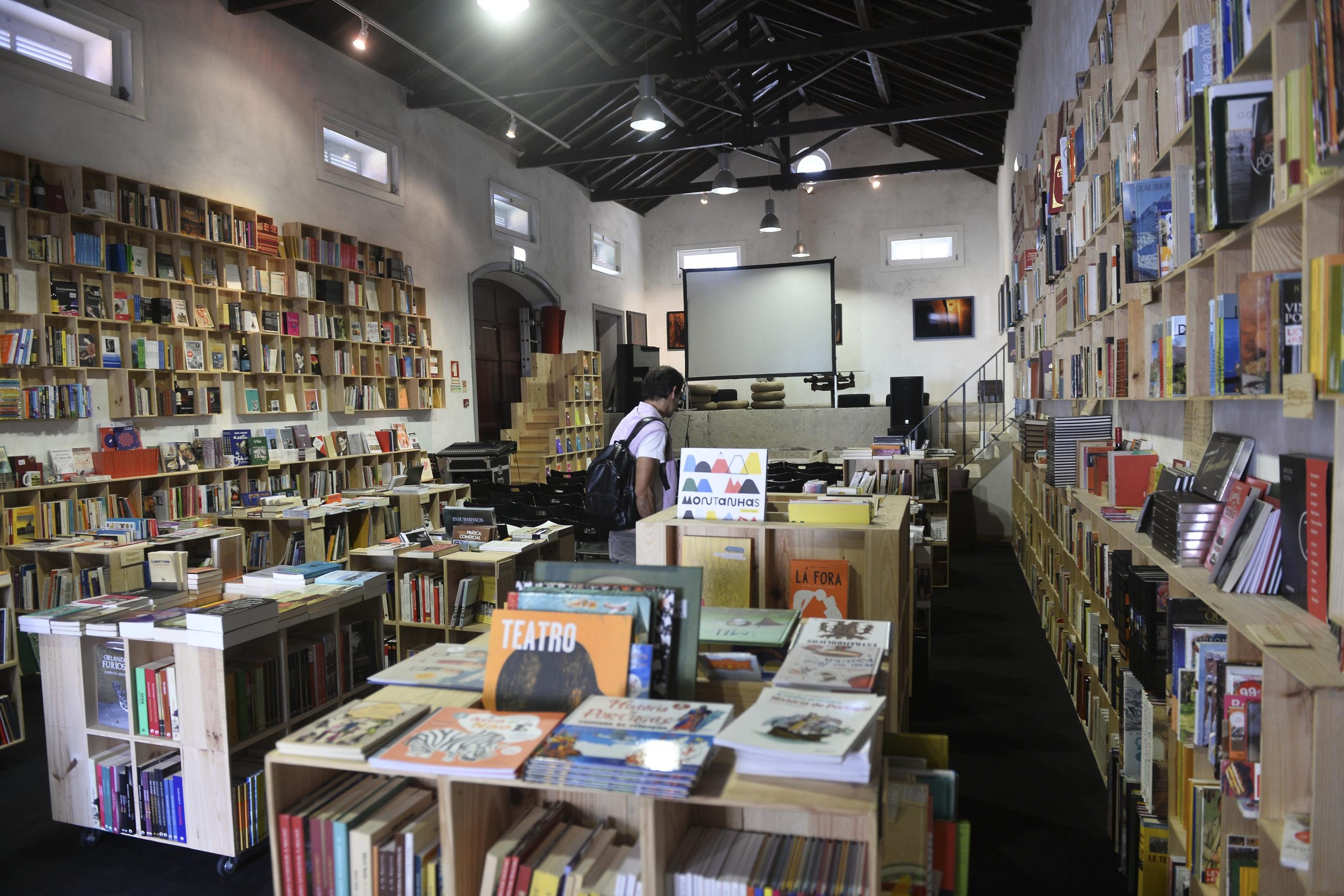 Mais público e mais livros vendidos em Óbidos durante o Folio