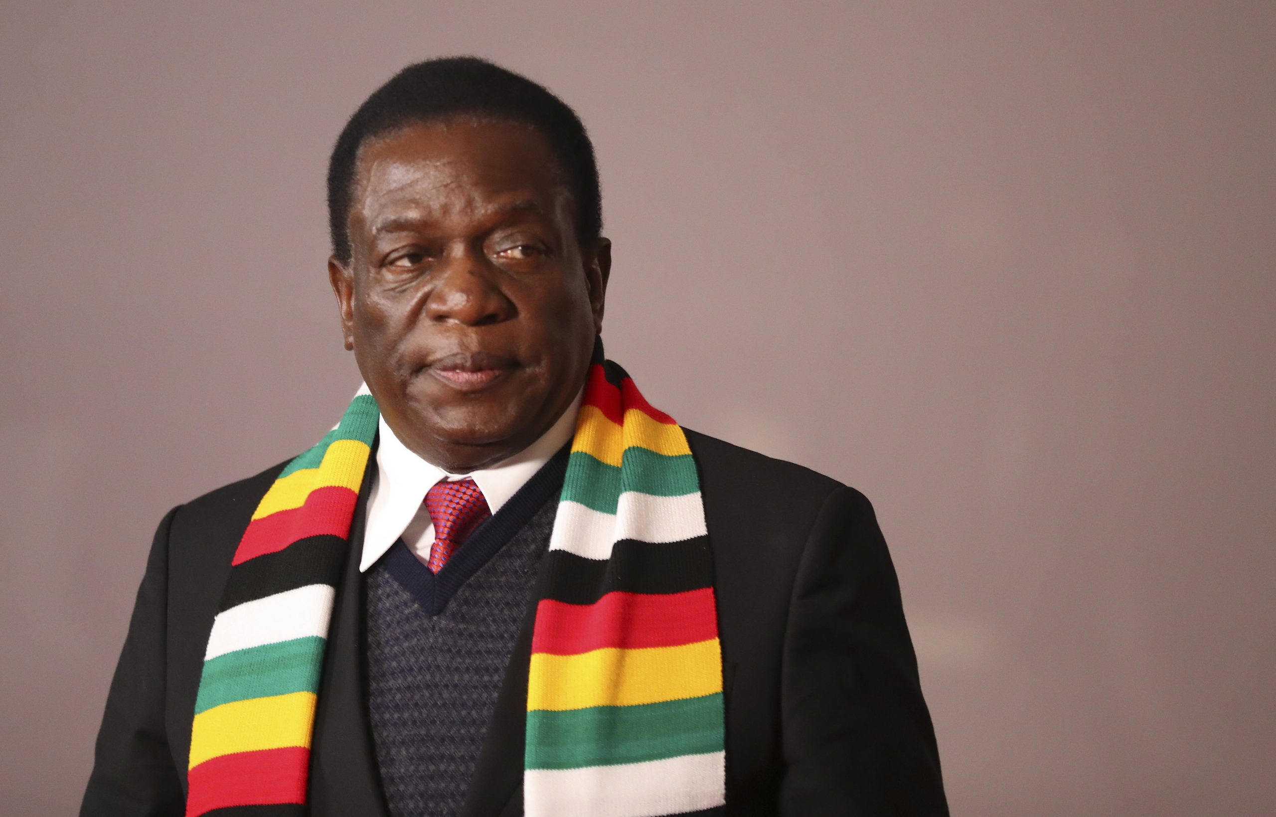 Tribunal Constitucional do Zimbabué confirma vitória de Emmerson Mnangagwa