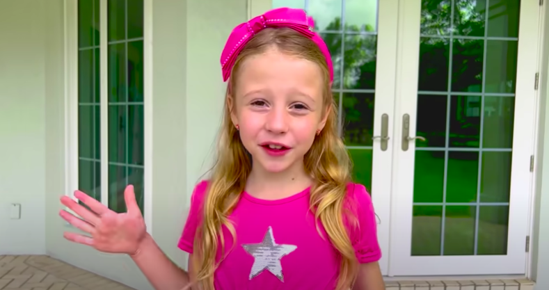 Nastya, a menina de 7 anos que integra a lista dos ‘youtubers’ mais bem pagos do mundo (já com 25 milhões de euros)