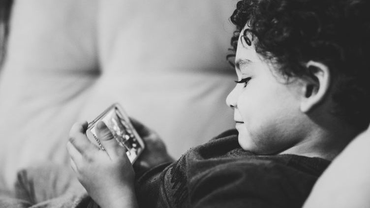 Do escritório para o lar, as apps de comunicação empresarial são cada vez mais usadas pelas famílias