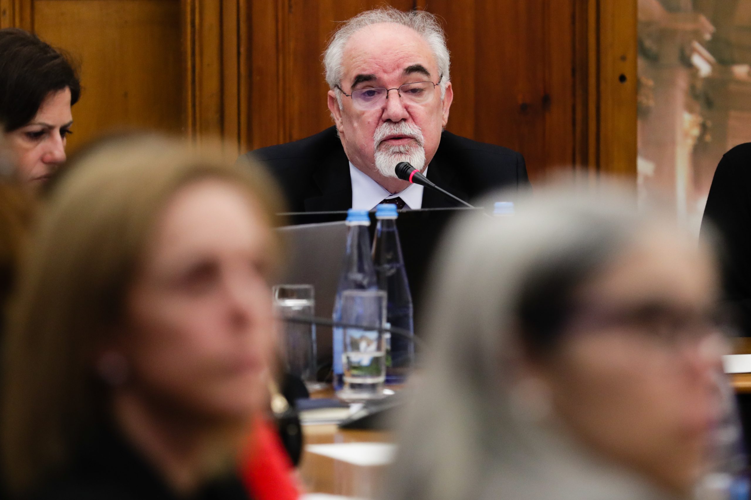 Salário médio em novembro subiu 2,3% para 934 euros, diz Vieira da Silva