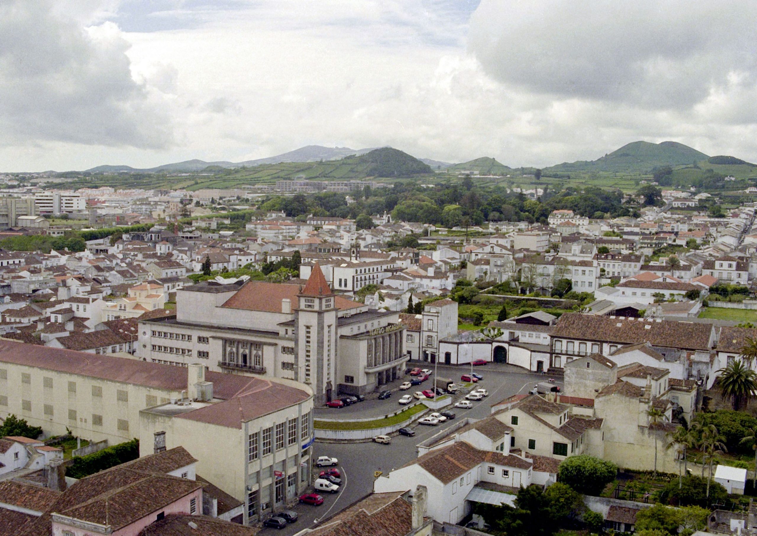 Açores lançam concurso para atribuir 52 habitações na ilha de São Miguel