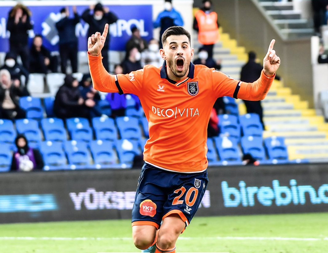 Pizzi marca na estreia pelo Başakşehir