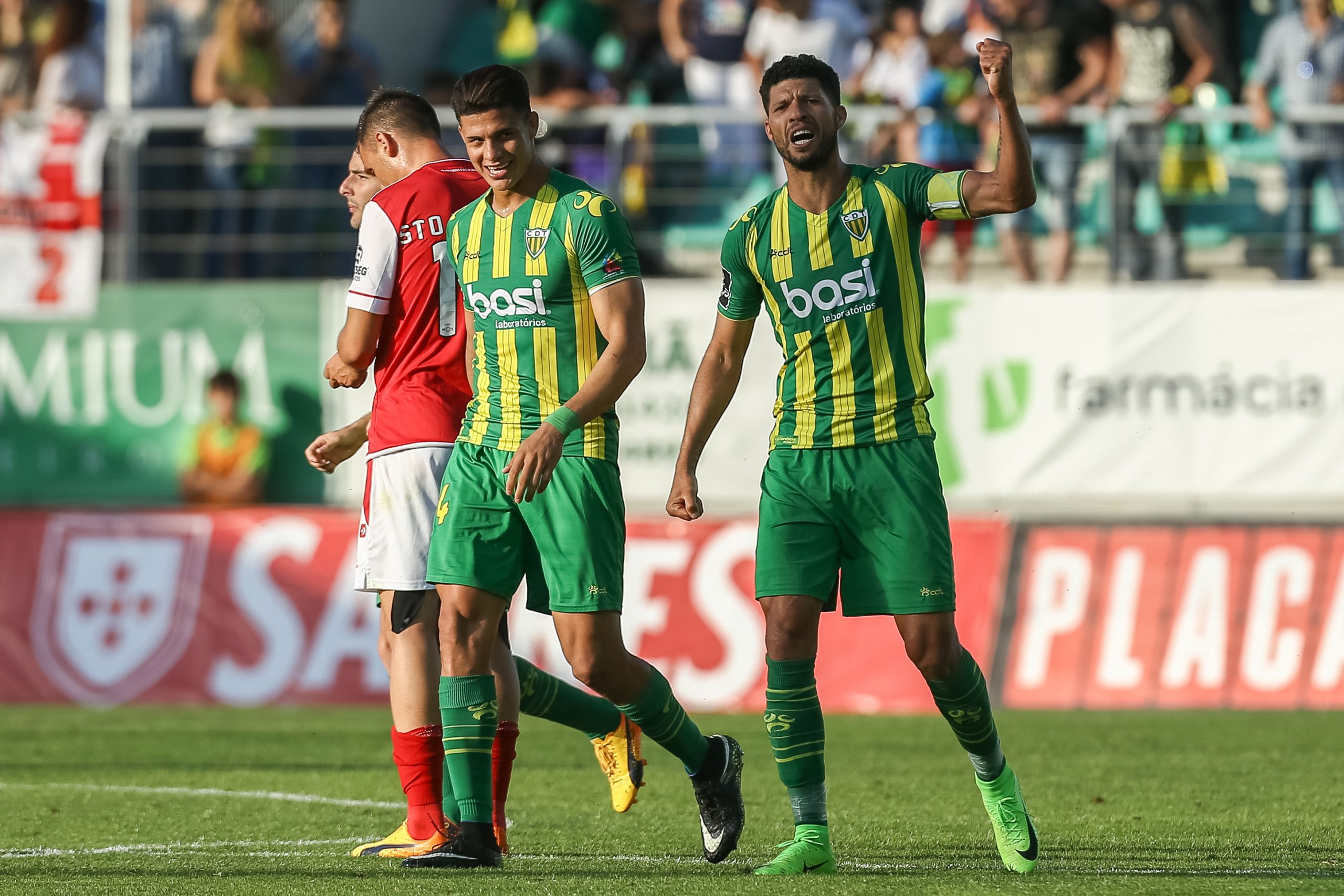 Tondela e Moreirense vencem e asseguram manutenção