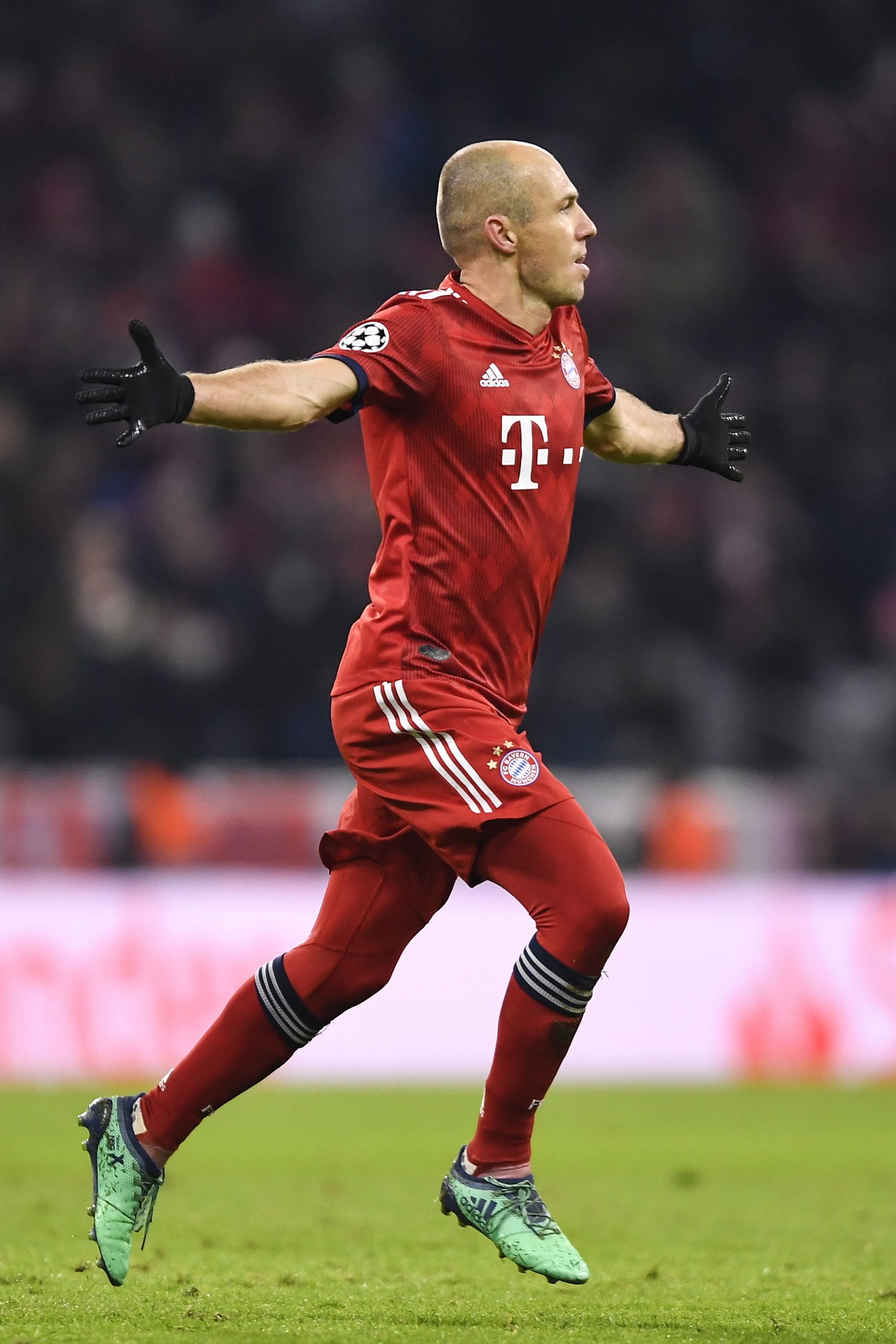 Benfica fora da Champions, ou como a cabeça de Lewandowski e o pé de Robben não ajudam à crise